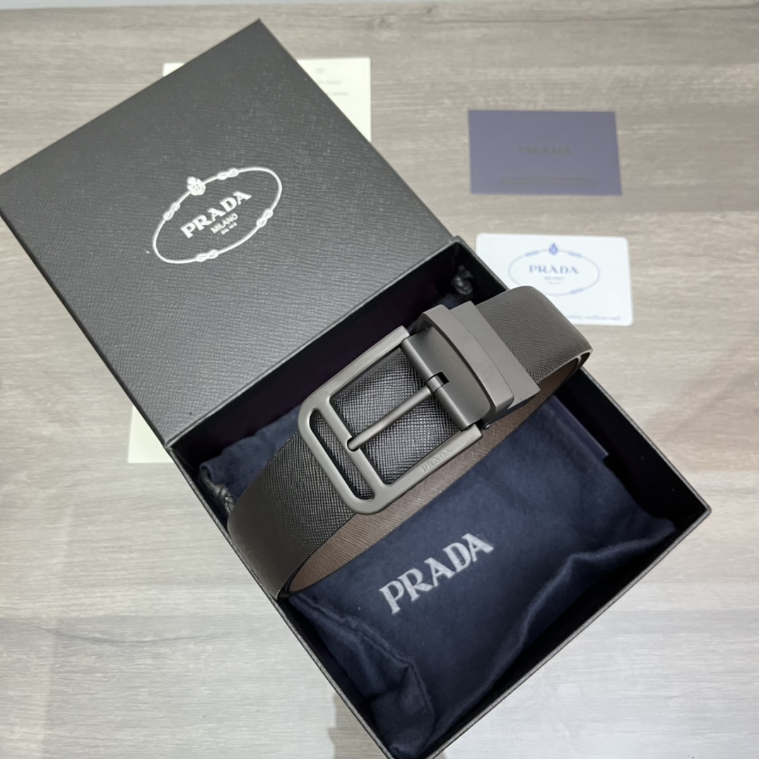 普拉达 Prada 原单皮带腰带：双面使用专柜质量、百分百头层牛皮、24k纯钢扣、送人自用首选、保证真皮 包装：请认准图片专柜包装、送打孔器 全套包装 宽度：3.5cm 长度：国标cm-cm 可以自行裁剪长度