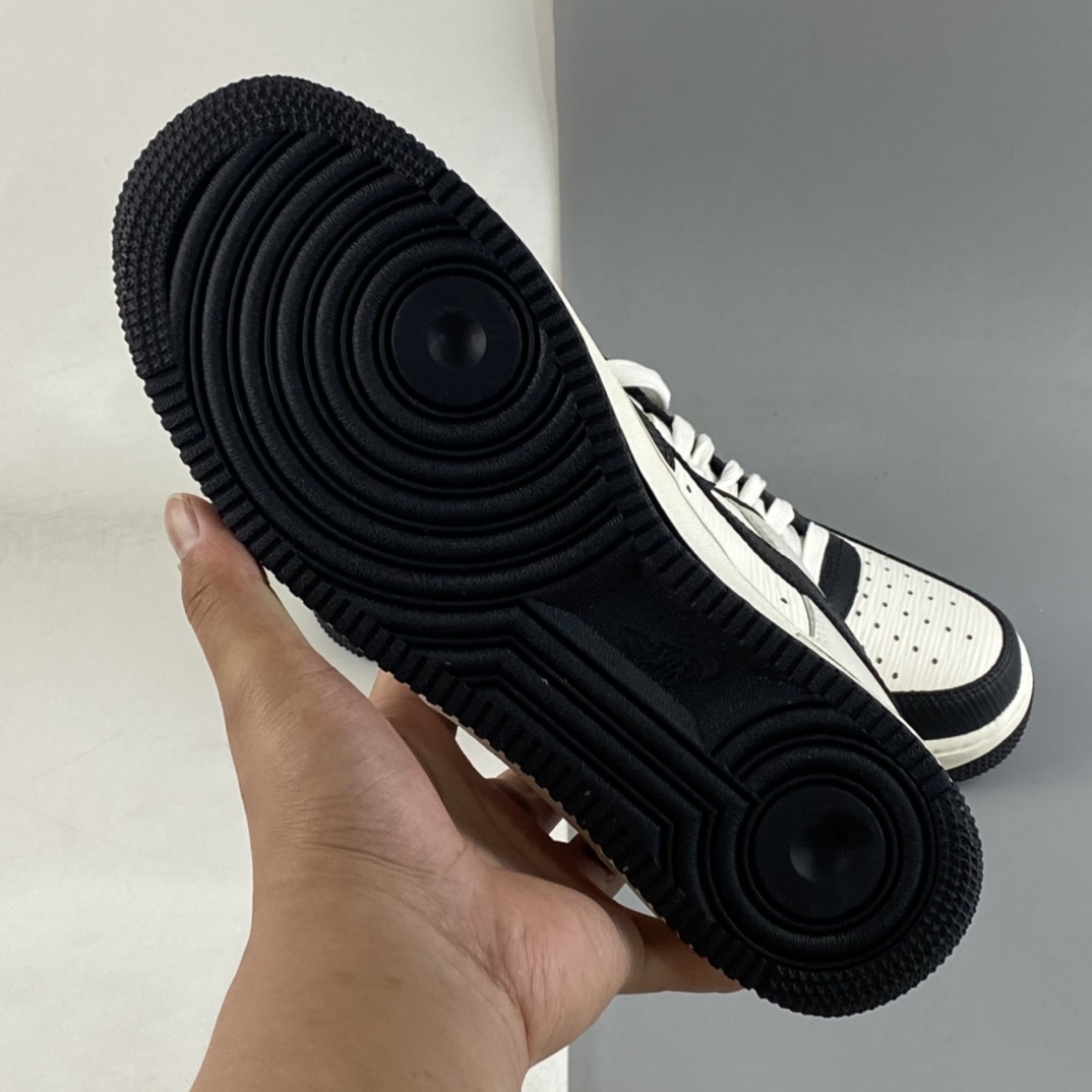 P220 Nike Air Force 1’07 Le 黑白条纹印花 空军一号低帮休闲运动板鞋 CJ1391-121