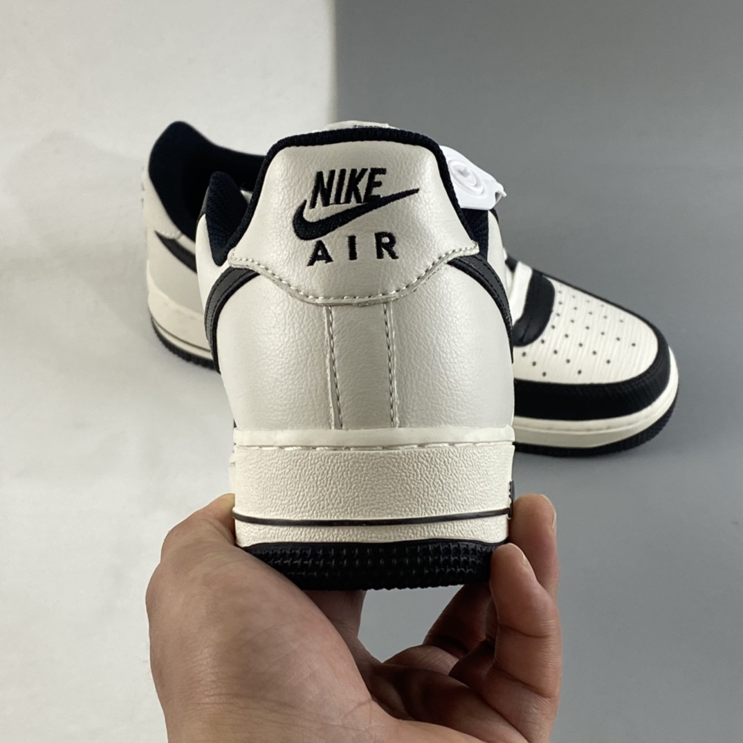 P220 Nike Air Force 1’07 Le 黑白条纹印花 空军一号低帮休闲运动板鞋 CJ1391-121