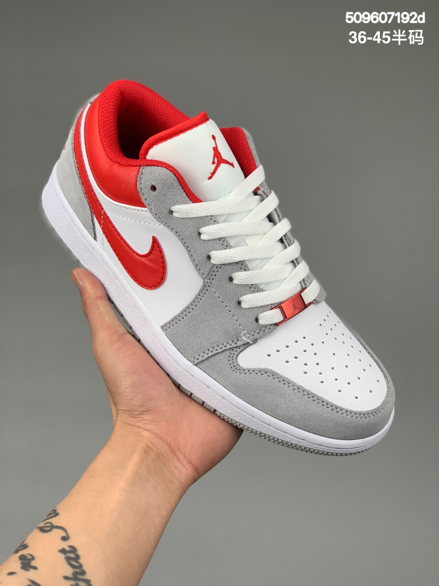 本地
Air Jordan 1 Low 