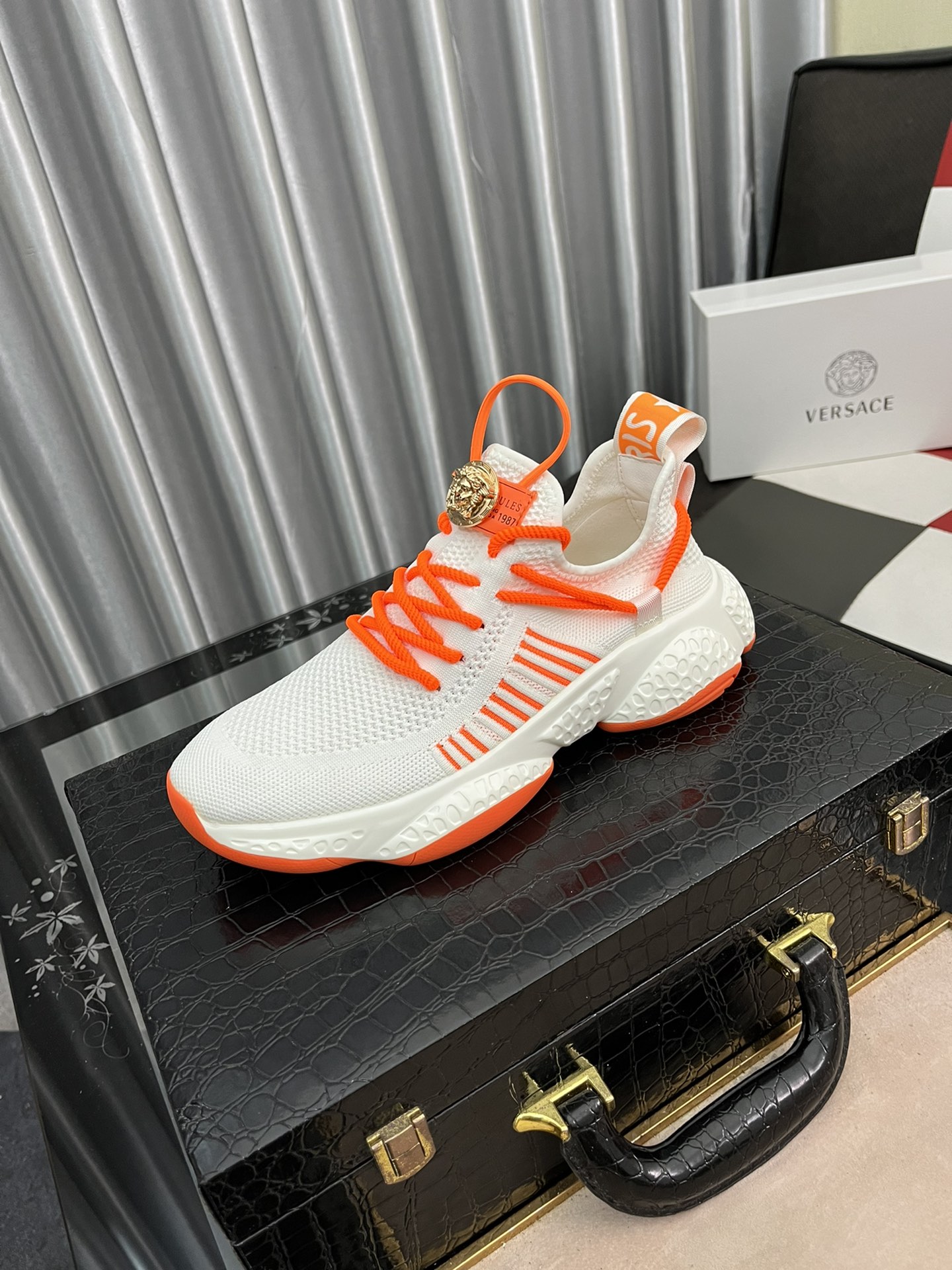 I5   范思哲 🔝男鞋高端品牌。鞋面采用意大利官网原版透气飞织配滴胶鞋面➕全透气网布内里配猪皮垫脚制作 超强弹力真爆米花大底，潮男必备。