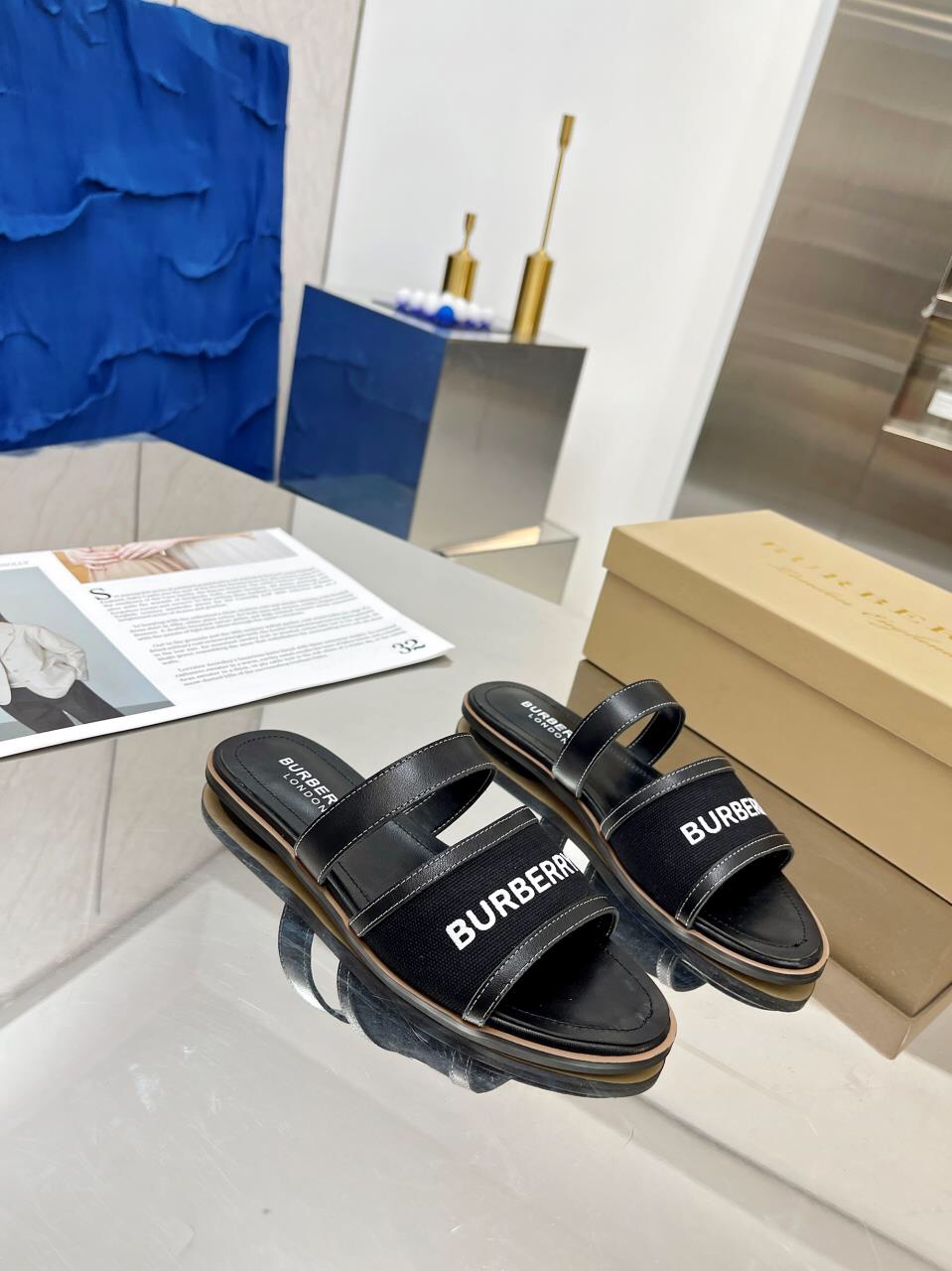 “Sulfurized Burberry Barborie Flat-Bed Slippers with Sheepskin Lining and Anti-Sliding Bottom” - 图片 1