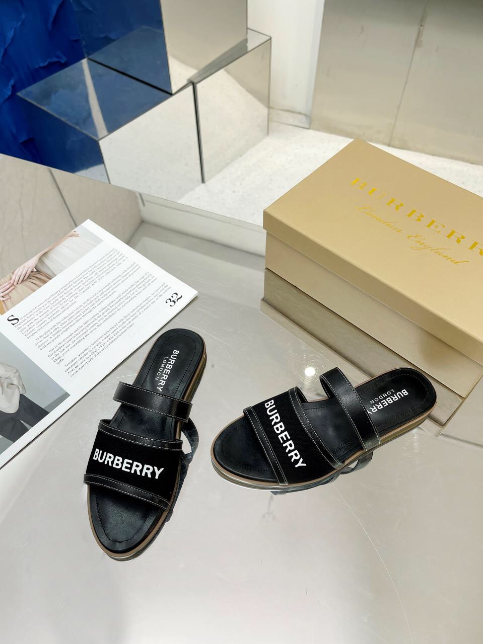 “Sulfurized Burberry Barborie Flat-Bed Slippers with Sheepskin Lining and Anti-Sliding Bottom” - 图片 3