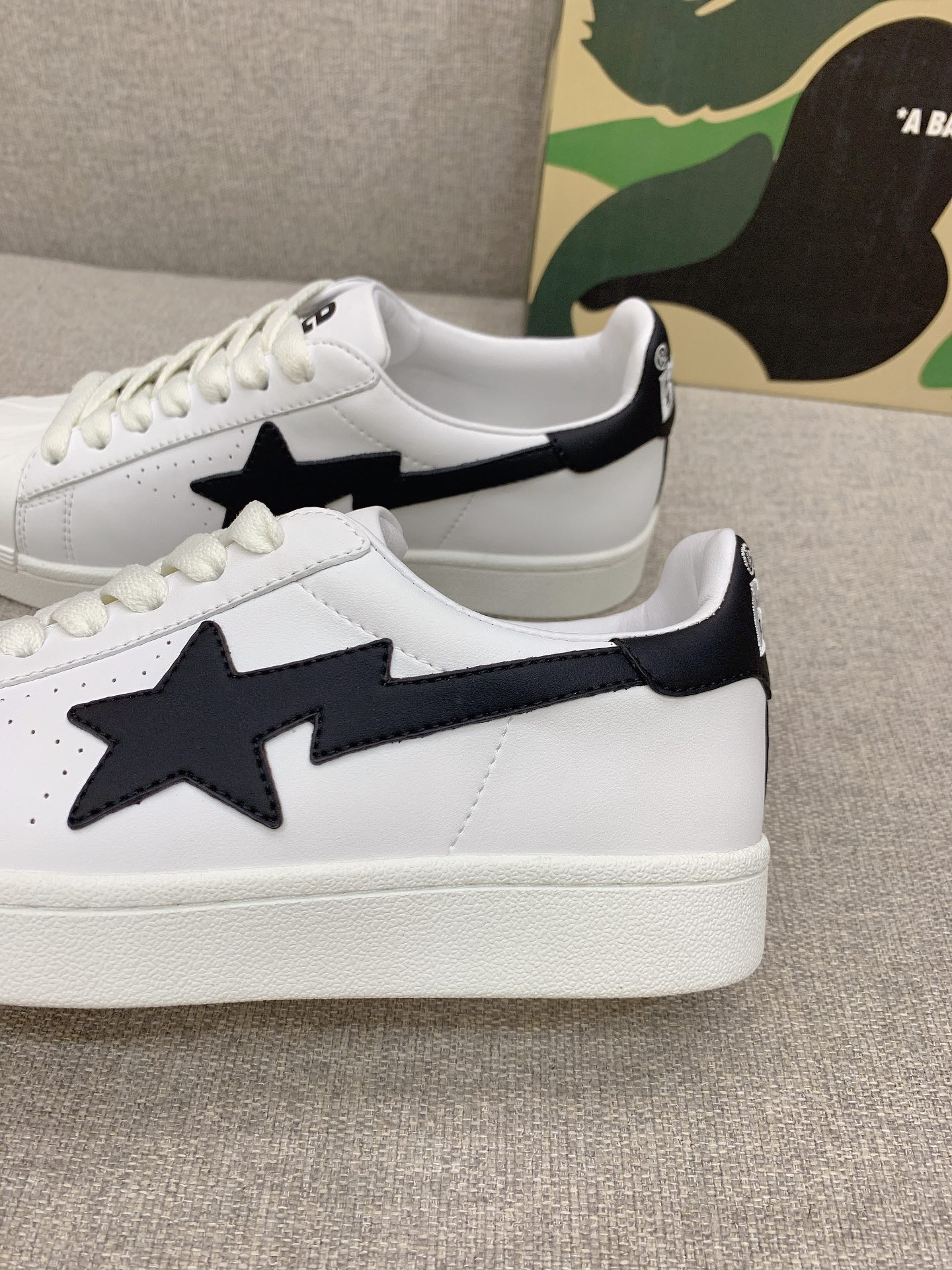 Bathing Ape Shellhead Recreational Shoes: Fabric & Sheep Skin, Size 35-39, Valued at $650. - 图片 6
