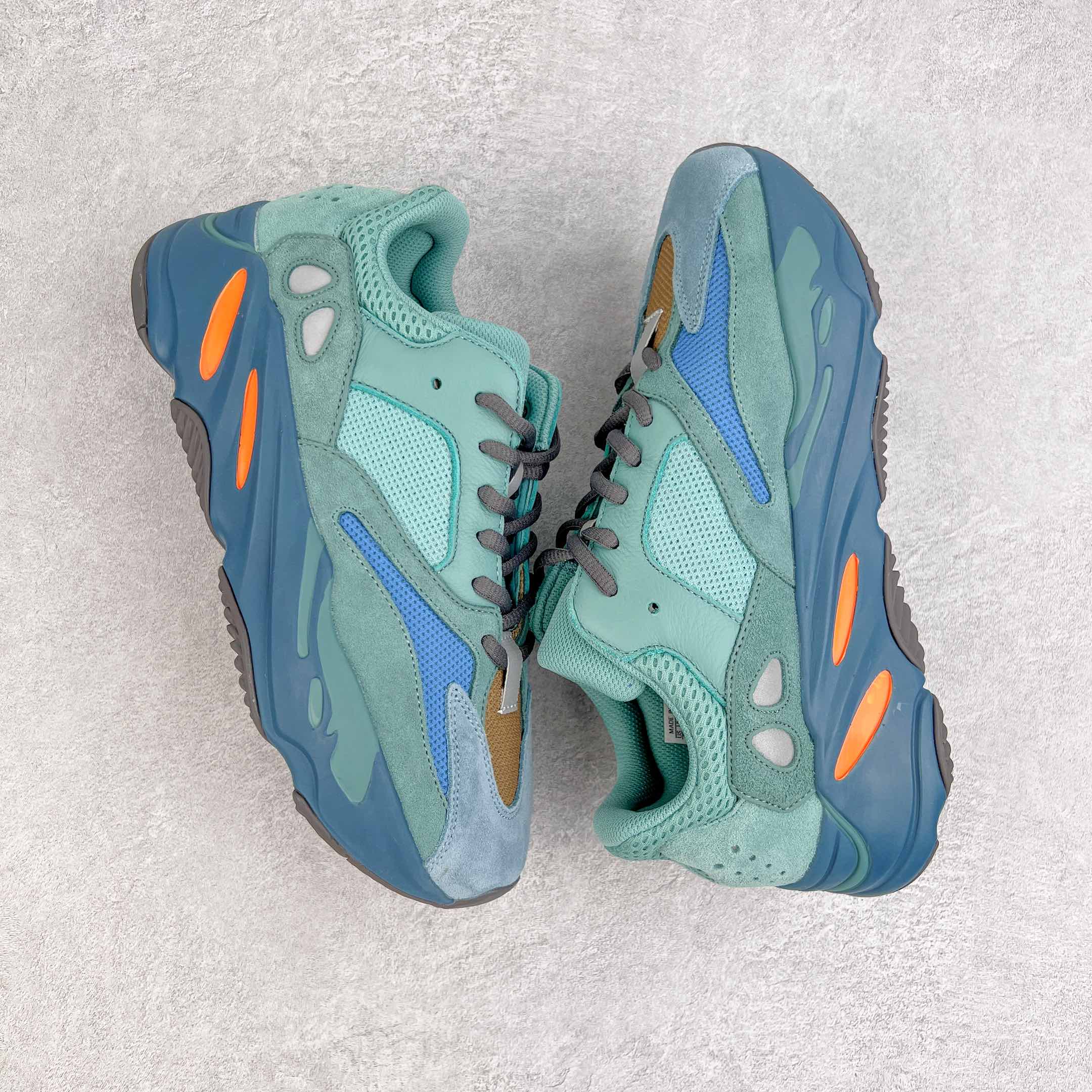 图片[3]-＃JC纯原 Yeezy Boost Runner 700 青铜器 GZ2002 原楦原纸板开发 完美低趴原鞋韵味 市场同价位区间 性价比绝无第二家 正确头层牛巴革材质 原厂3D档案数据 原厂纸板 头层皮料 细节与正品对版 中底内置 Basf 科技 材质轻便 穿着软硬适中 全套纸板模具 原厂3M反光材料尺码：36 36.5 37 38 38.5 39 40 40.5 41 42 42.5 43 44 44.5 45 46 47 48-选品中心