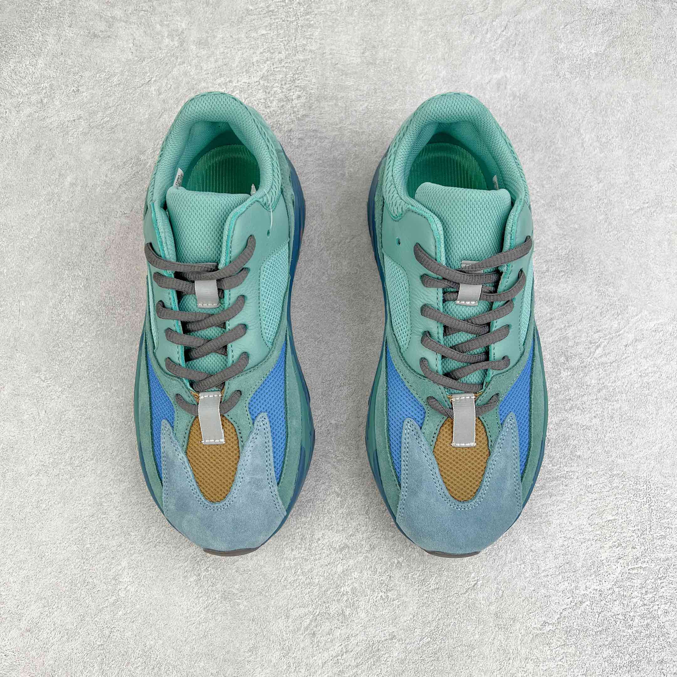 图片[2]-＃JC纯原 Yeezy Boost Runner 700 青铜器 GZ2002 原楦原纸板开发 完美低趴原鞋韵味 市场同价位区间 性价比绝无第二家 正确头层牛巴革材质 原厂3D档案数据 原厂纸板 头层皮料 细节与正品对版 中底内置 Basf 科技 材质轻便 穿着软硬适中 全套纸板模具 原厂3M反光材料尺码：36 36.5 37 38 38.5 39 40 40.5 41 42 42.5 43 44 44.5 45 46 47 48-选品中心