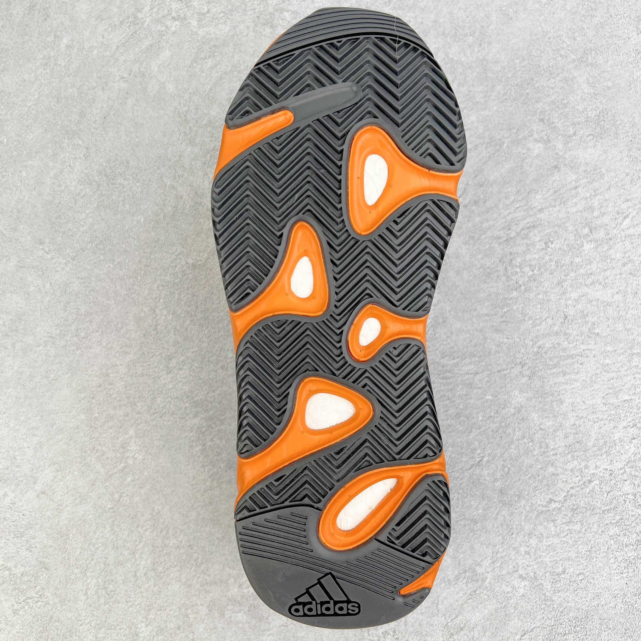 图片[9]-＃JC纯原 Yeezy Boost Runner 700 蓝橙 GZ0541 原楦原纸板开发 完美低趴原鞋韵味 市场同价位区间 性价比绝无第二家 正确头层牛巴革材质 原厂3D档案数据 原厂纸板 头层皮料 细节与正品对版 中底内置 Basf 科技 材质轻便 穿着软硬适中 全套纸板模具 原厂3M反光材料尺码：36 36.5 37 38 38.5 39 40 40.5 41 42 42.5 43 44 44.5 45 46 47 48-选品中心