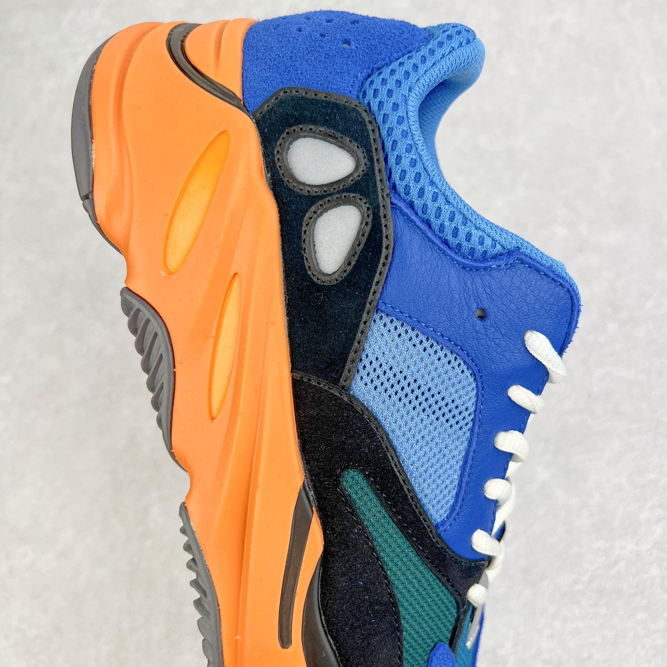 图片[6]-＃JC纯原 Yeezy Boost Runner 700 蓝橙 GZ0541 原楦原纸板开发 完美低趴原鞋韵味 市场同价位区间 性价比绝无第二家 正确头层牛巴革材质 原厂3D档案数据 原厂纸板 头层皮料 细节与正品对版 中底内置 Basf 科技 材质轻便 穿着软硬适中 全套纸板模具 原厂3M反光材料尺码：36 36.5 37 38 38.5 39 40 40.5 41 42 42.5 43 44 44.5 45 46 47 48-选品中心