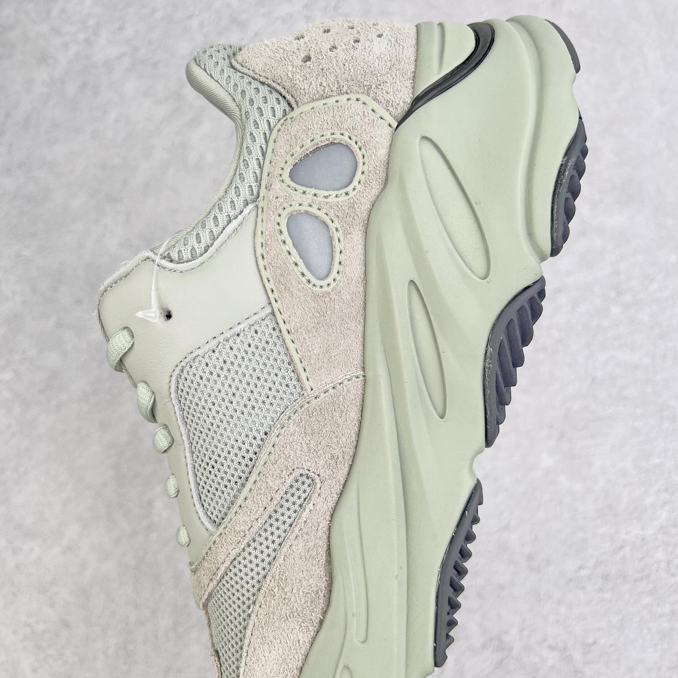 图片[7]-＃JC纯原 Yeezy Boost Runner 700 海盐白 EG7487 原楦原纸板开发 完美低趴原鞋韵味 市场同价位区间 性价比绝无第二家 正确头层牛巴革材质 原厂3D档案数据 原厂纸板 头层皮料 细节与正品对版 中底内置 Basf 科技 材质轻便 穿着软硬适中 全套纸板模具 原厂3M反光材料尺码：36 36.5 37 38 38.5 39 40 40.5 41 42 42.5 43 44 44.5 45 46 47 48-选品中心