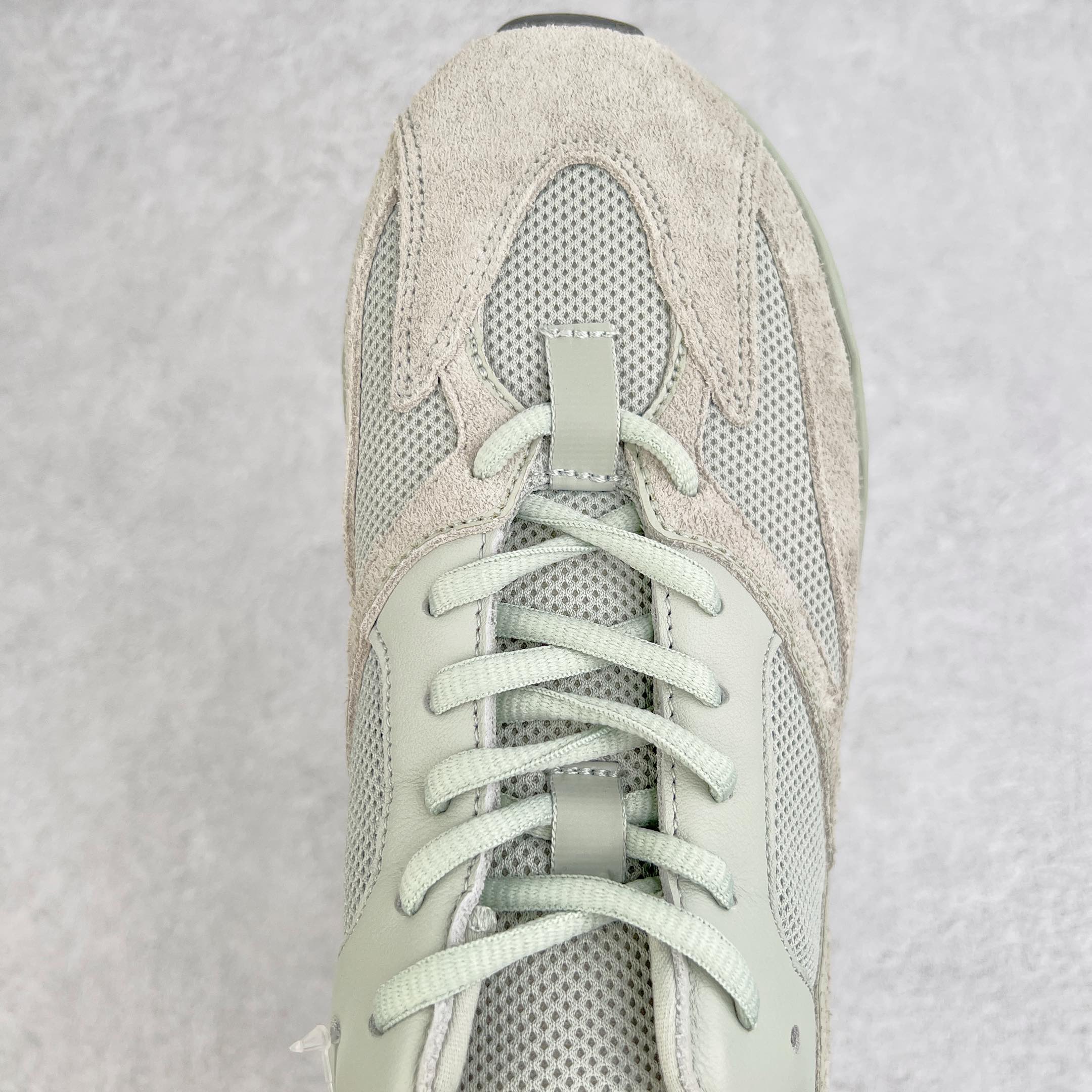 图片[4]-＃JC纯原 Yeezy Boost Runner 700 海盐白 EG7487 原楦原纸板开发 完美低趴原鞋韵味 市场同价位区间 性价比绝无第二家 正确头层牛巴革材质 原厂3D档案数据 原厂纸板 头层皮料 细节与正品对版 中底内置 Basf 科技 材质轻便 穿着软硬适中 全套纸板模具 原厂3M反光材料尺码：36 36.5 37 38 38.5 39 40 40.5 41 42 42.5 43 44 44.5 45 46 47 48-选品中心