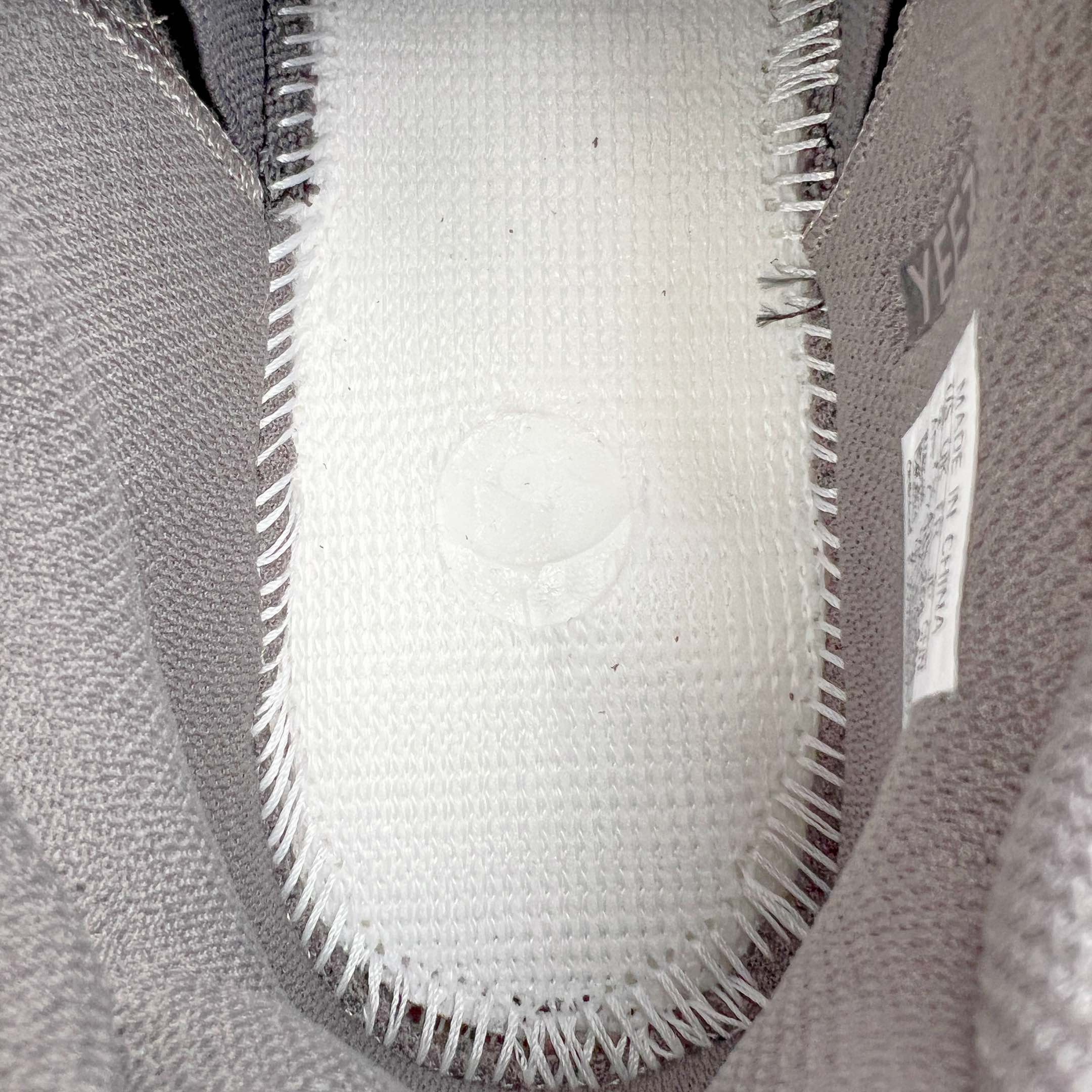 图片[9]-＃JC纯原 Yeezy Boost Runner 700 黑褐色 EE9614 原楦原纸板开发 完美低趴原鞋韵味 市场同价位区间 性价比绝无第二家 正确头层牛巴革材质 原厂3D档案数据 原厂纸板 头层皮料 细节与正品对版 中底内置 Basf 科技 材质轻便 穿着软硬适中 全套纸板模具 原厂3M反光材料尺码：36 36.5 37 38 38.5 39 40 40.5 41 42 42.5 43 44 44.5 45 46 47 48-选品中心