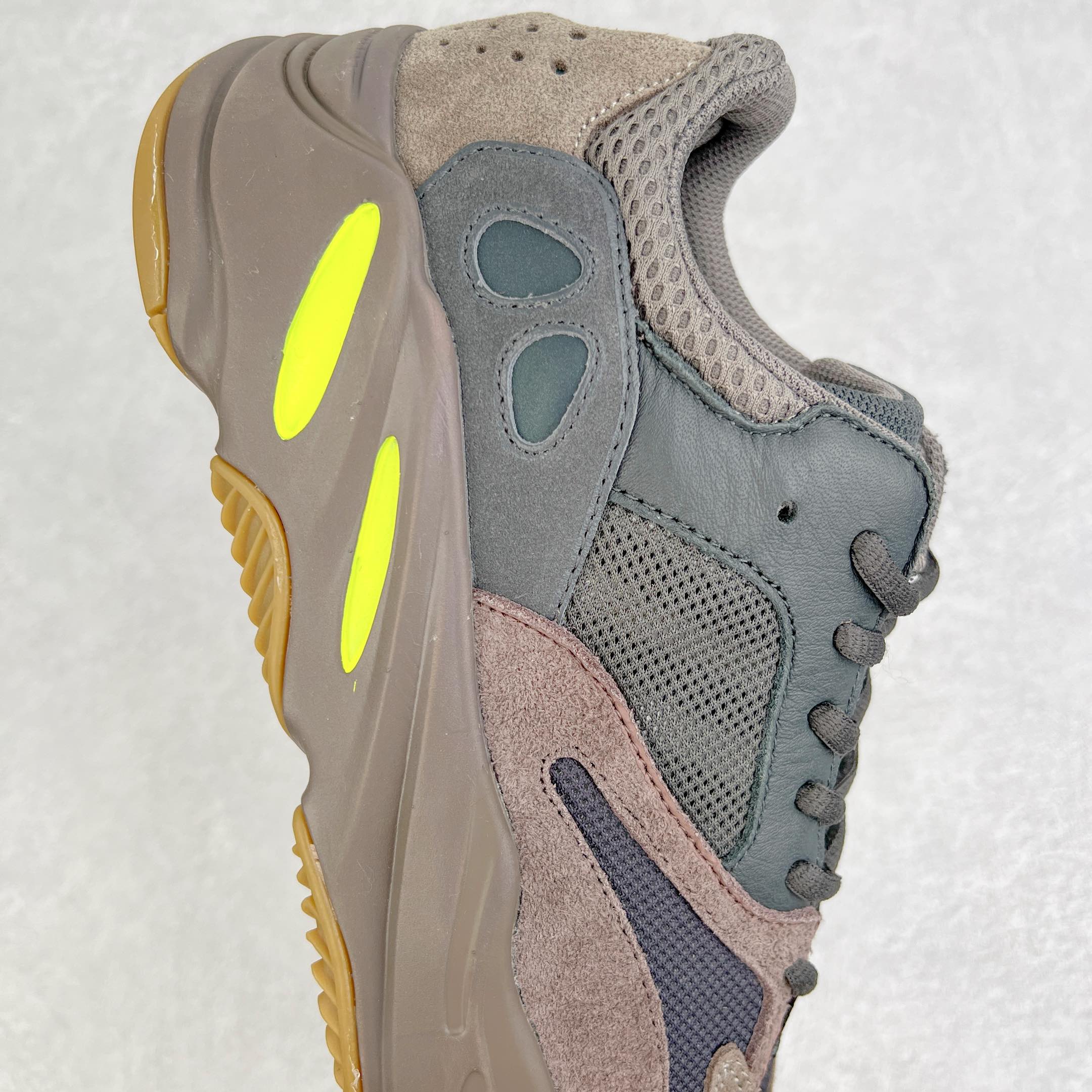 图片[6]-＃JC纯原 Yeezy Boost Runner 700 黑褐色 EE9614 原楦原纸板开发 完美低趴原鞋韵味 市场同价位区间 性价比绝无第二家 正确头层牛巴革材质 原厂3D档案数据 原厂纸板 头层皮料 细节与正品对版 中底内置 Basf 科技 材质轻便 穿着软硬适中 全套纸板模具 原厂3M反光材料尺码：36 36.5 37 38 38.5 39 40 40.5 41 42 42.5 43 44 44.5 45 46 47 48-选品中心