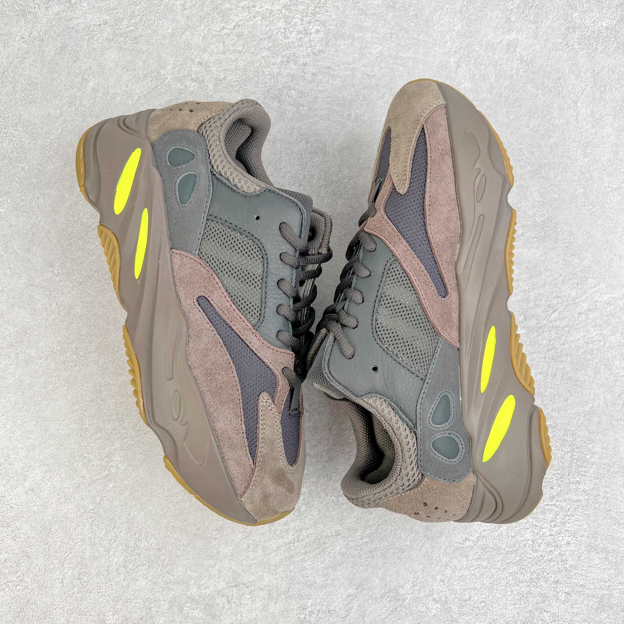 图片[3]-＃JC纯原 Yeezy Boost Runner 700 黑褐色 EE9614 原楦原纸板开发 完美低趴原鞋韵味 市场同价位区间 性价比绝无第二家 正确头层牛巴革材质 原厂3D档案数据 原厂纸板 头层皮料 细节与正品对版 中底内置 Basf 科技 材质轻便 穿着软硬适中 全套纸板模具 原厂3M反光材料尺码：36 36.5 37 38 38.5 39 40 40.5 41 42 42.5 43 44 44.5 45 46 47 48-选品中心