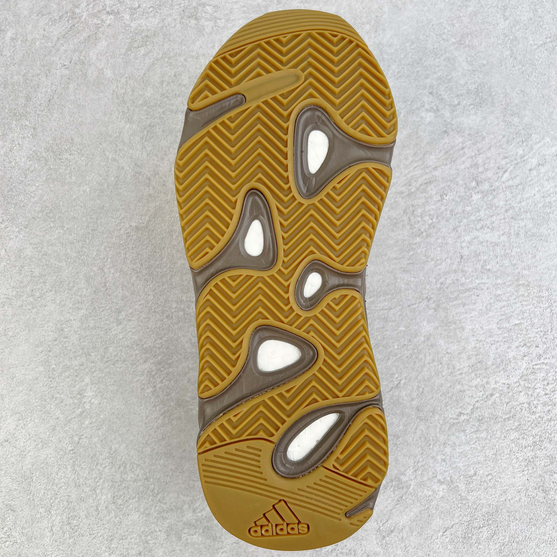 图片[8]-＃JC纯原 Yeezy Boost Runner 700 黑褐色 EE9614 原楦原纸板开发 完美低趴原鞋韵味 市场同价位区间 性价比绝无第二家 正确头层牛巴革材质 原厂3D档案数据 原厂纸板 头层皮料 细节与正品对版 中底内置 Basf 科技 材质轻便 穿着软硬适中 全套纸板模具 原厂3M反光材料尺码：36 36.5 37 38 38.5 39 40 40.5 41 42 42.5 43 44 44.5 45 46 47 48-选品中心