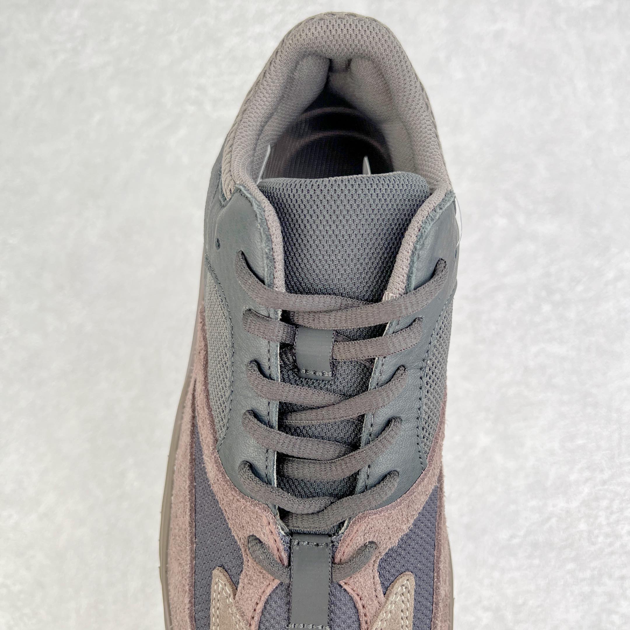 图片[5]-＃JC纯原 Yeezy Boost Runner 700 黑褐色 EE9614 原楦原纸板开发 完美低趴原鞋韵味 市场同价位区间 性价比绝无第二家 正确头层牛巴革材质 原厂3D档案数据 原厂纸板 头层皮料 细节与正品对版 中底内置 Basf 科技 材质轻便 穿着软硬适中 全套纸板模具 原厂3M反光材料尺码：36 36.5 37 38 38.5 39 40 40.5 41 42 42.5 43 44 44.5 45 46 47 48-选品中心