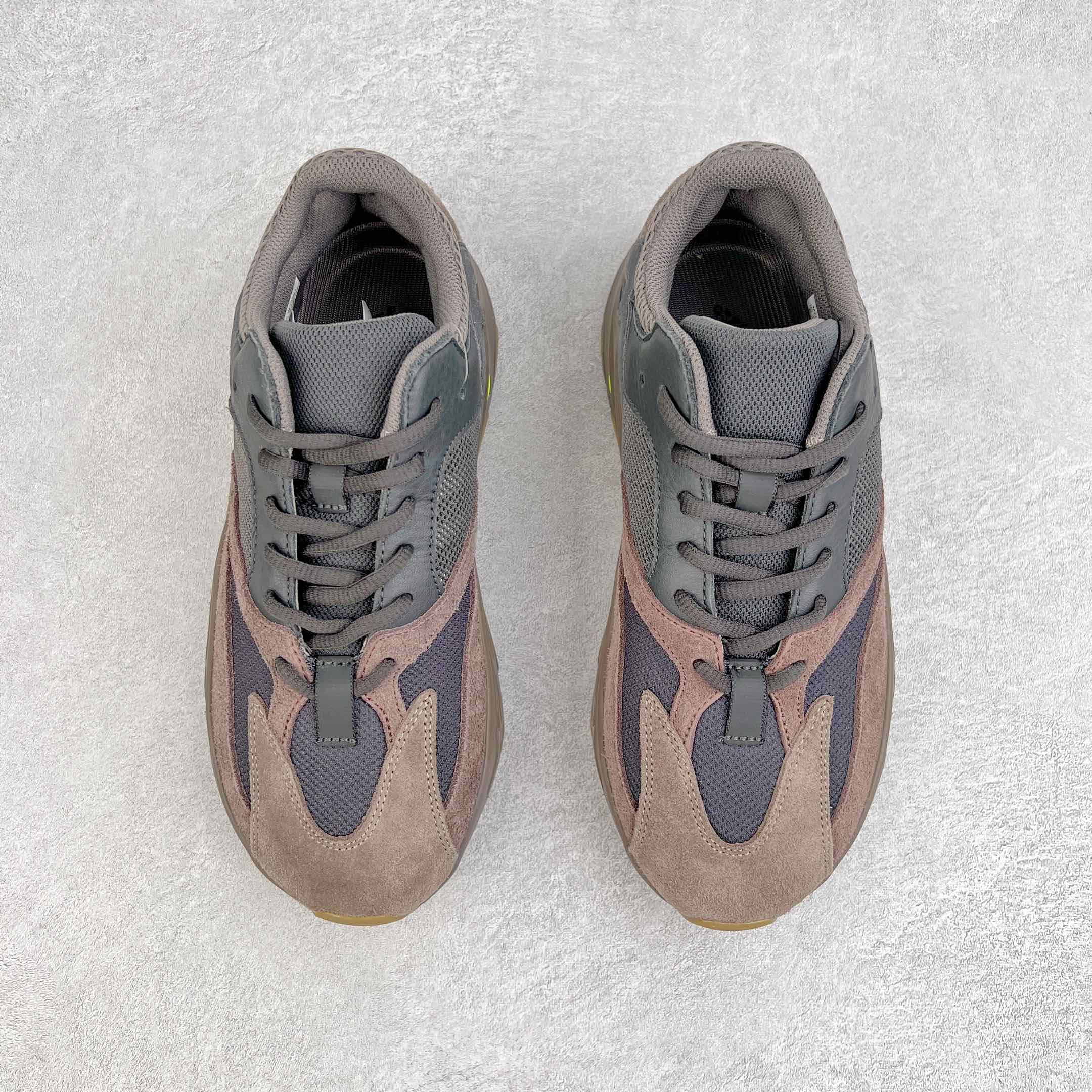 图片[2]-＃JC纯原 Yeezy Boost Runner 700 黑褐色 EE9614 原楦原纸板开发 完美低趴原鞋韵味 市场同价位区间 性价比绝无第二家 正确头层牛巴革材质 原厂3D档案数据 原厂纸板 头层皮料 细节与正品对版 中底内置 Basf 科技 材质轻便 穿着软硬适中 全套纸板模具 原厂3M反光材料尺码：36 36.5 37 38 38.5 39 40 40.5 41 42 42.5 43 44 44.5 45 46 47 48-选品中心