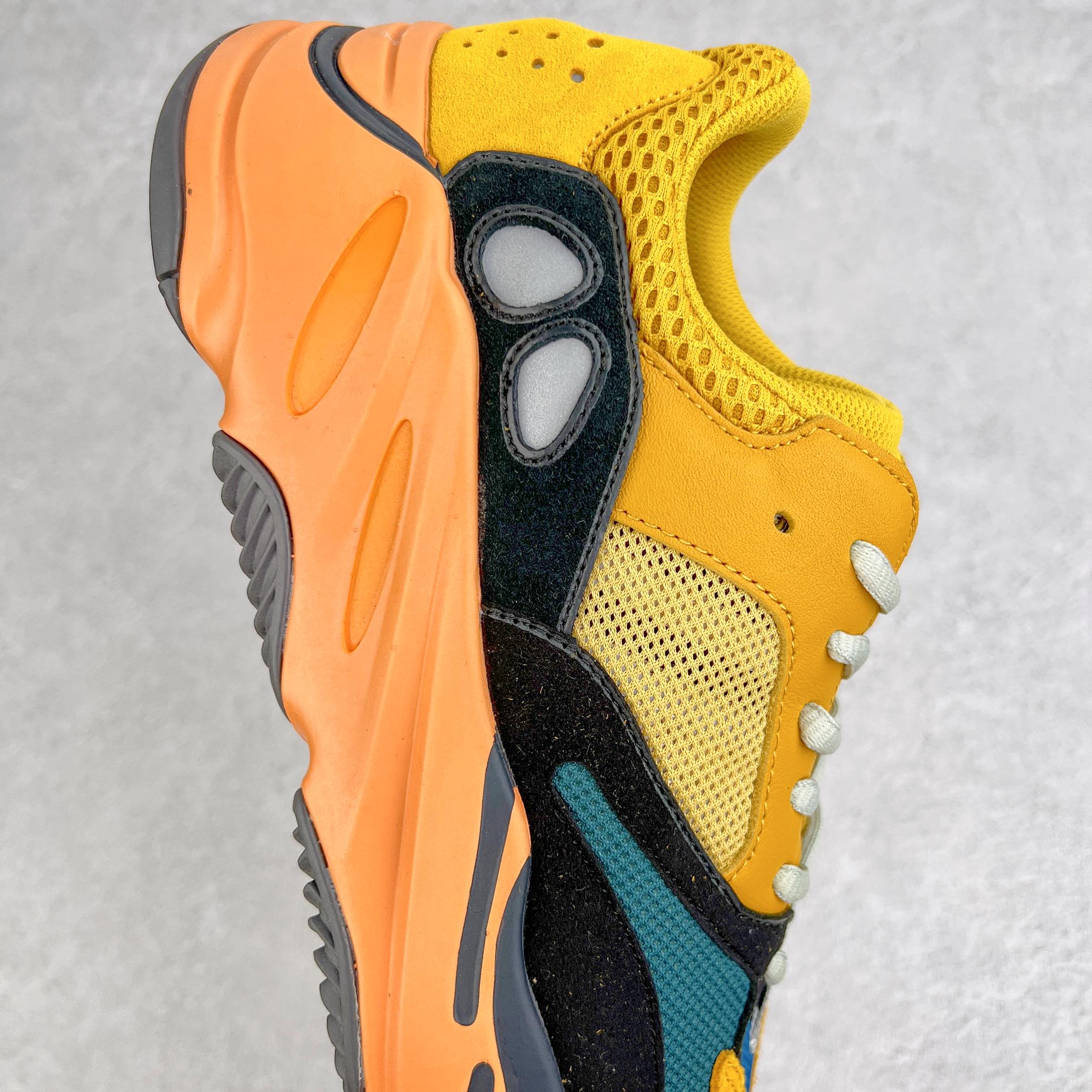 图片[6]-＃JC纯原 Yeezy Boost Runner 700 太阳橙 GZ6984 原楦原纸板开发 完美低趴原鞋韵味 市场同价位区间 性价比绝无第二家 正确头层牛巴革材质 原厂3D档案数据 原厂纸板 头层皮料 细节与正品对版 中底内置 Basf 科技 材质轻便 穿着软硬适中 全套纸板模具 原厂3M反光材料尺码：36 36.5 37 38 38.5 39 40 40.5 41 42 42.5 43 44 44.5 45 46 47 48-选品中心