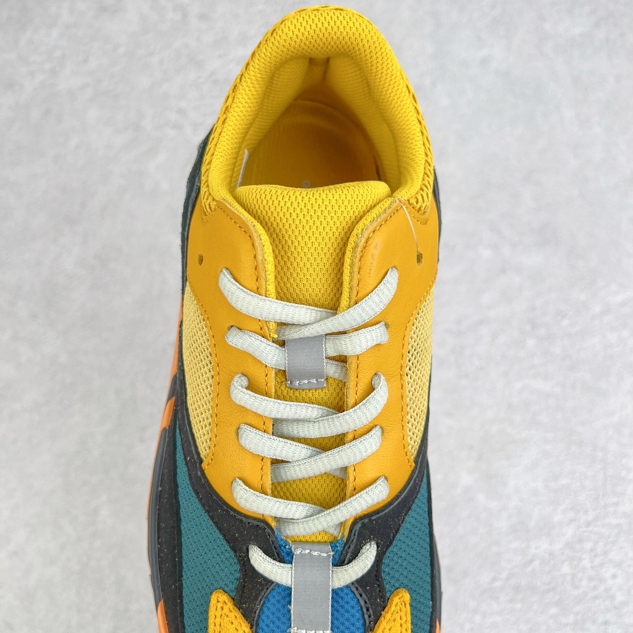 图片[5]-＃JC纯原 Yeezy Boost Runner 700 太阳橙 GZ6984 原楦原纸板开发 完美低趴原鞋韵味 市场同价位区间 性价比绝无第二家 正确头层牛巴革材质 原厂3D档案数据 原厂纸板 头层皮料 细节与正品对版 中底内置 Basf 科技 材质轻便 穿着软硬适中 全套纸板模具 原厂3M反光材料尺码：36 36.5 37 38 38.5 39 40 40.5 41 42 42.5 43 44 44.5 45 46 47 48-选品中心