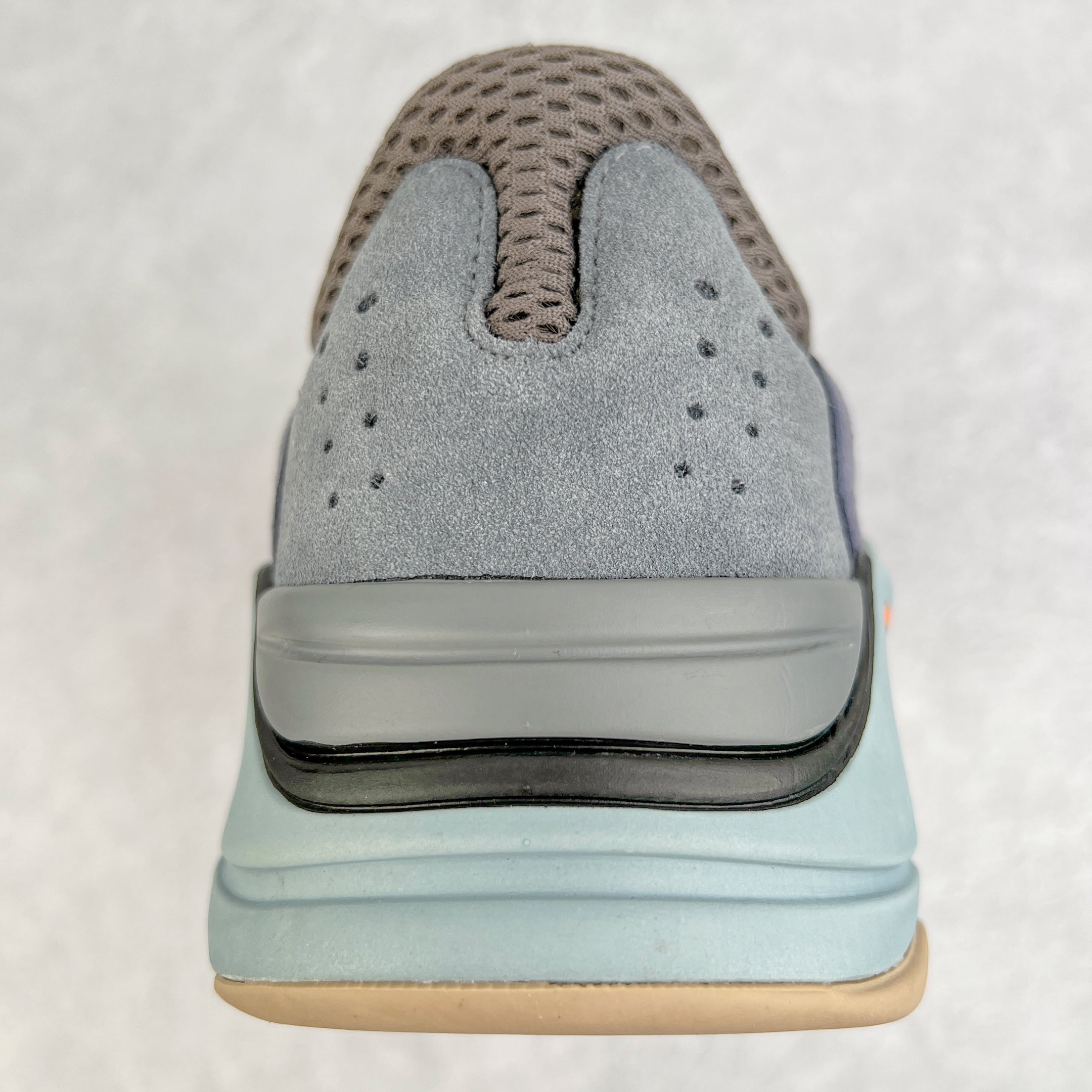 图片[8]-＃JC纯原 Yeezy Boost Runner 700 碳蓝 FW2498 原楦原纸板开发 完美低趴原鞋韵味 市场同价位区间 性价比绝无第二家 正确头层牛巴革材质 原厂3D档案数据 原厂纸板 头层皮料 细节与正品对版 中底内置 Basf 科技 材质轻便 穿着软硬适中 全套纸板模具 原厂3M反光材料尺码：36 36.5 37 38 38.5 39 40 40.5 41 42 42.5 43 44 44.5 45 46 47 48-选品中心