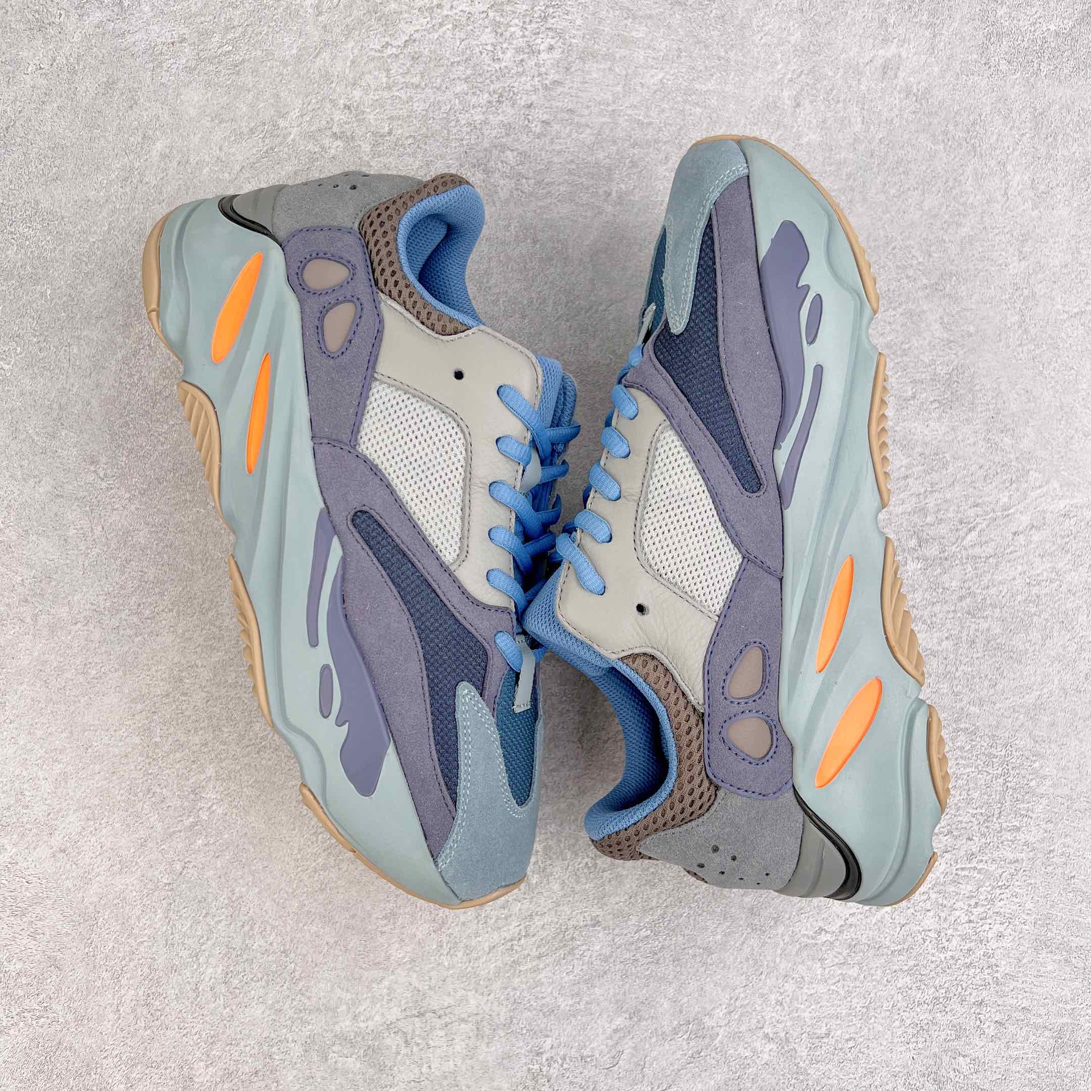 图片[3]-＃JC纯原 Yeezy Boost Runner 700 碳蓝 FW2498 原楦原纸板开发 完美低趴原鞋韵味 市场同价位区间 性价比绝无第二家 正确头层牛巴革材质 原厂3D档案数据 原厂纸板 头层皮料 细节与正品对版 中底内置 Basf 科技 材质轻便 穿着软硬适中 全套纸板模具 原厂3M反光材料尺码：36 36.5 37 38 38.5 39 40 40.5 41 42 42.5 43 44 44.5 45 46 47 48-选品中心