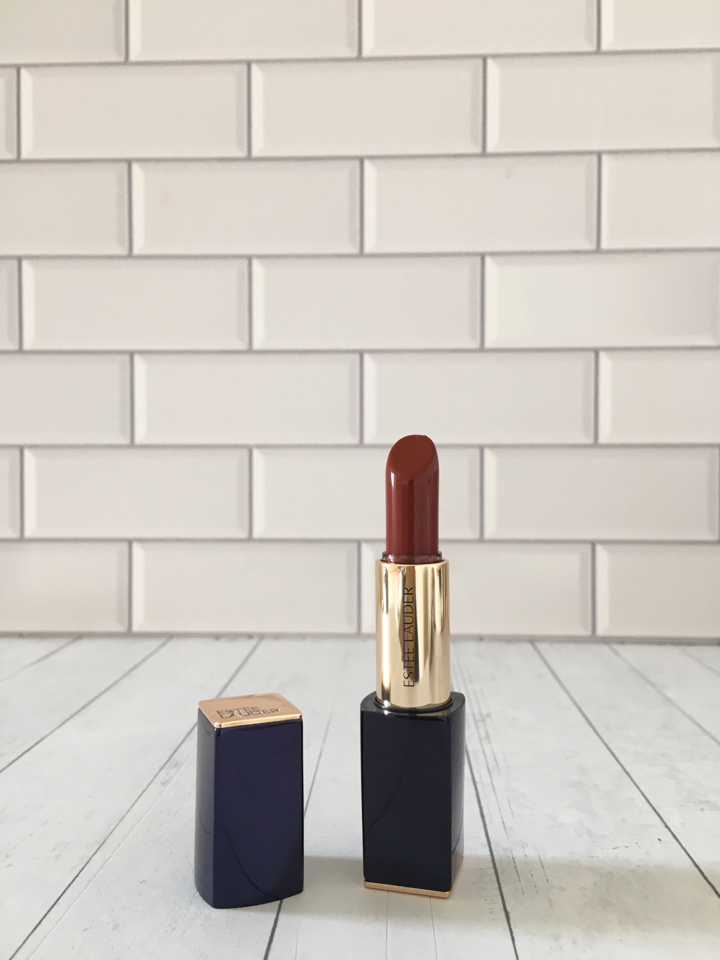 Estee Lauder Pure Color Envy Matte Lipstick - Long-Lasting & Hydrating 4 i1652161087 5832 2