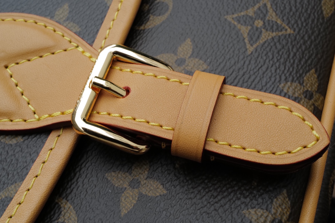 🌼 m45985尺寸9 x 15 x 24 CM 杏色肩带款。全网独家 原滋原味的原厂老花料！可供各大代