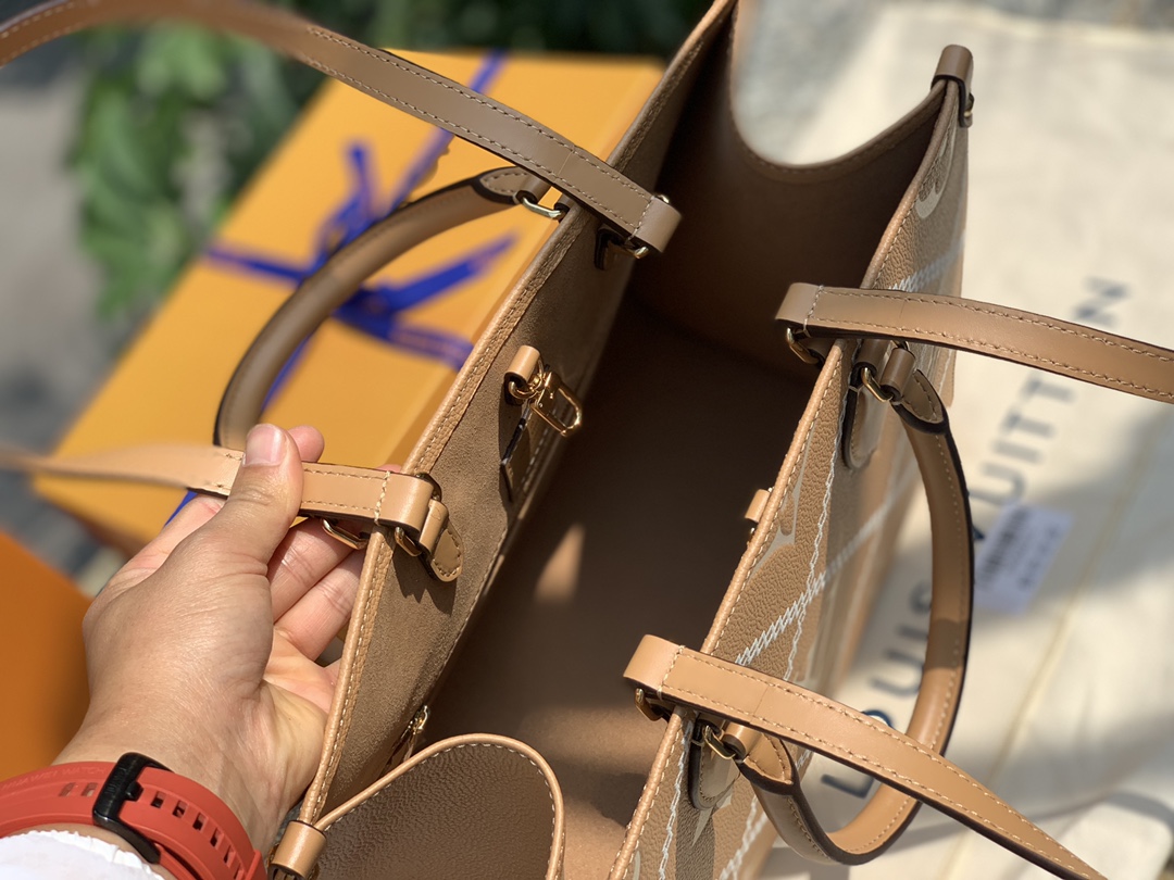 非市场普通货 进口皮料半钢五金 m46015奶茶色尺寸35 x 27 x 14CM独家海外渠道货！202