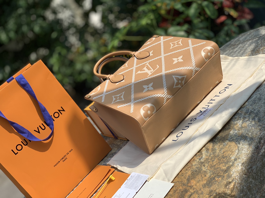 非市场普通货 进口皮料半钢五金 m46015奶茶色尺寸35 x 27 x 14CM独家海外渠道货！202