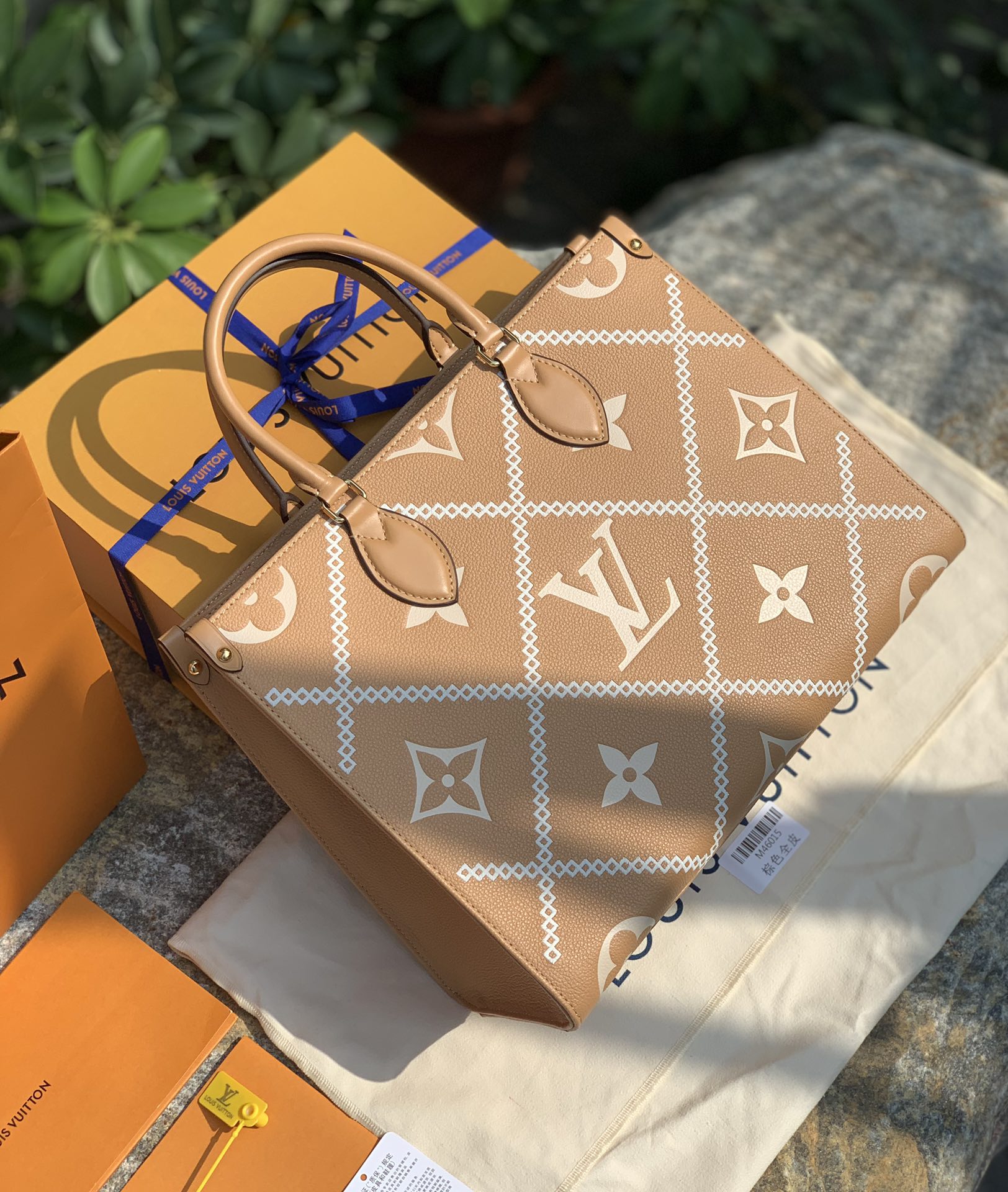 非市场普通货 进口皮料半钢五金 m46015奶茶色尺寸35 x 27 x 14CM独家海外渠道货！202