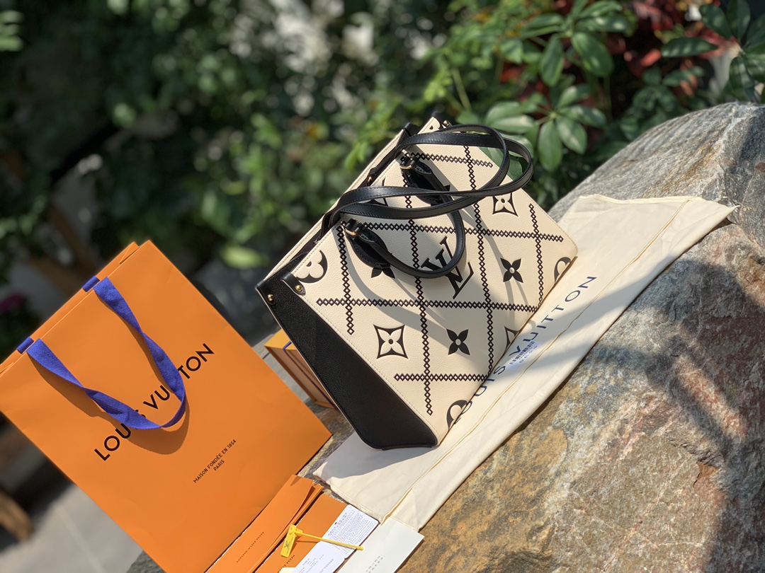 非市场普通货 进口皮料半钢五金 m46016黑白尺寸35 x 27 x 14CM纯正的渠道货！官网售万6