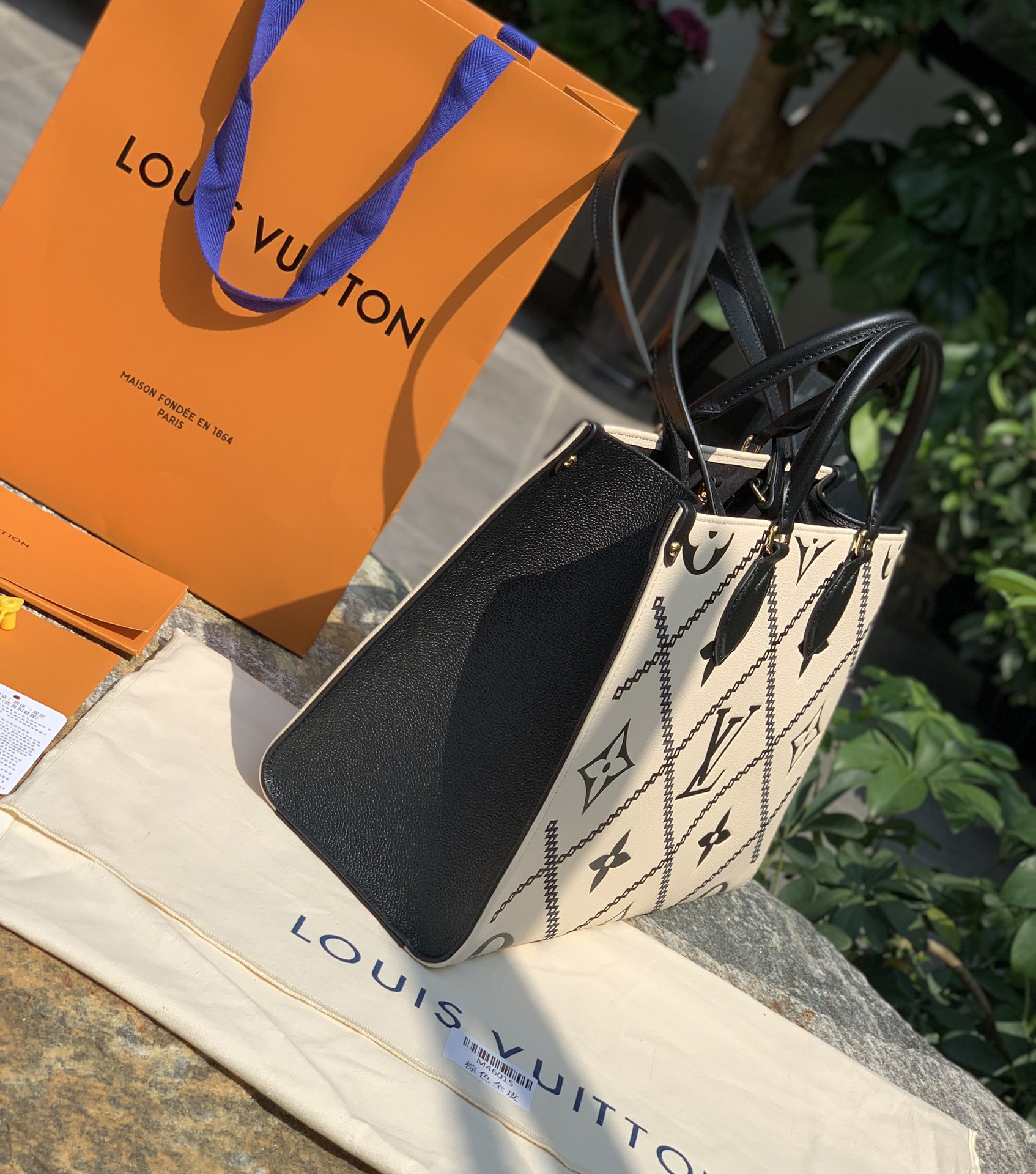 非市场普通货 进口皮料半钢五金 m46016黑白尺寸35 x 27 x 14CM纯正的渠道货！官网售万6