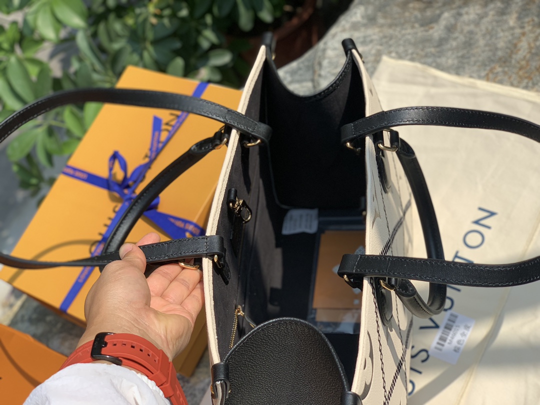 非市场普通货 进口皮料半钢五金 m46016黑白尺寸35 x 27 x 14CM纯正的渠道货！官网售万6