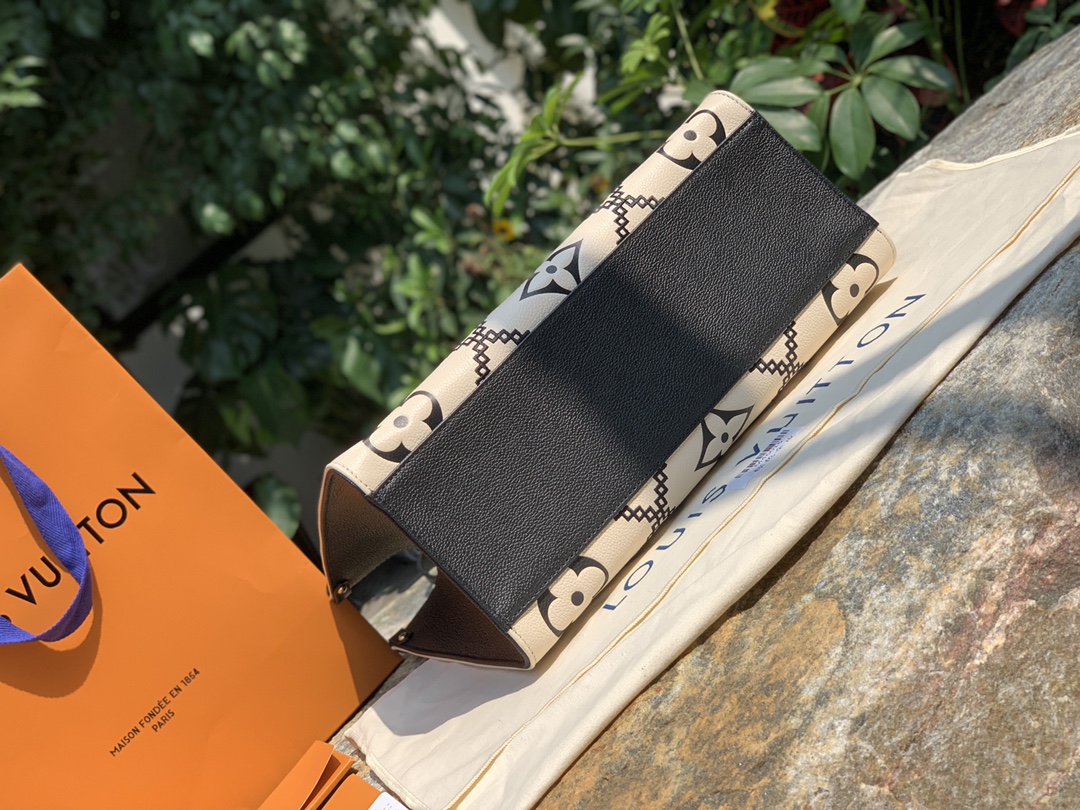 非市场普通货 进口皮料半钢五金 m46016黑白尺寸35 x 27 x 14CM纯正的渠道货！官网售万6