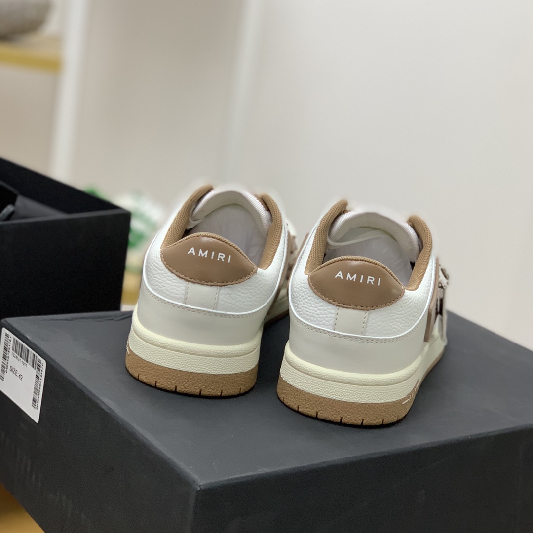 Amiri    此款采用牛皮制成骨头情侣款运动鞋