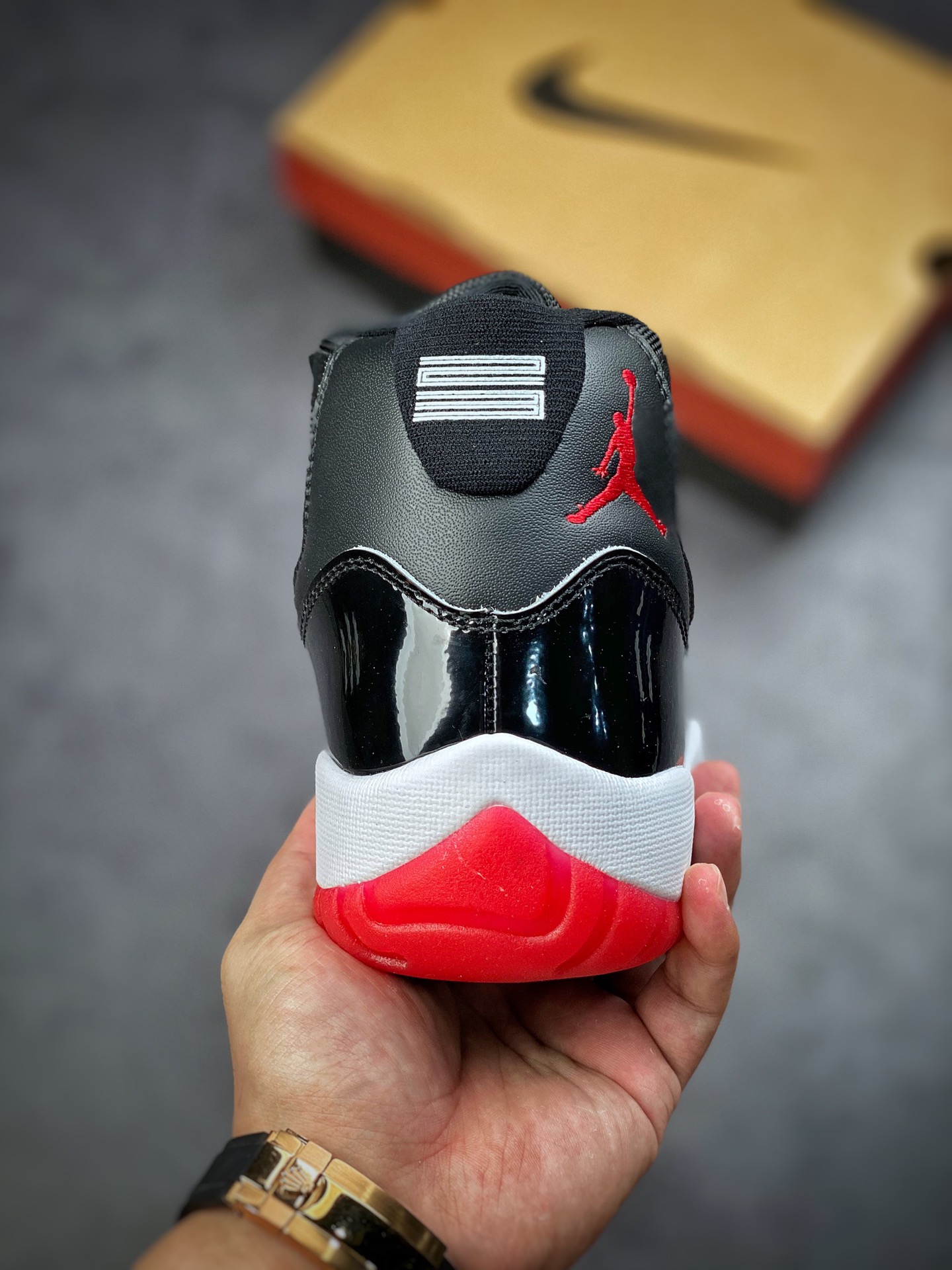 300 Air Jordan 11 Retro 高帮 黑红378037-061