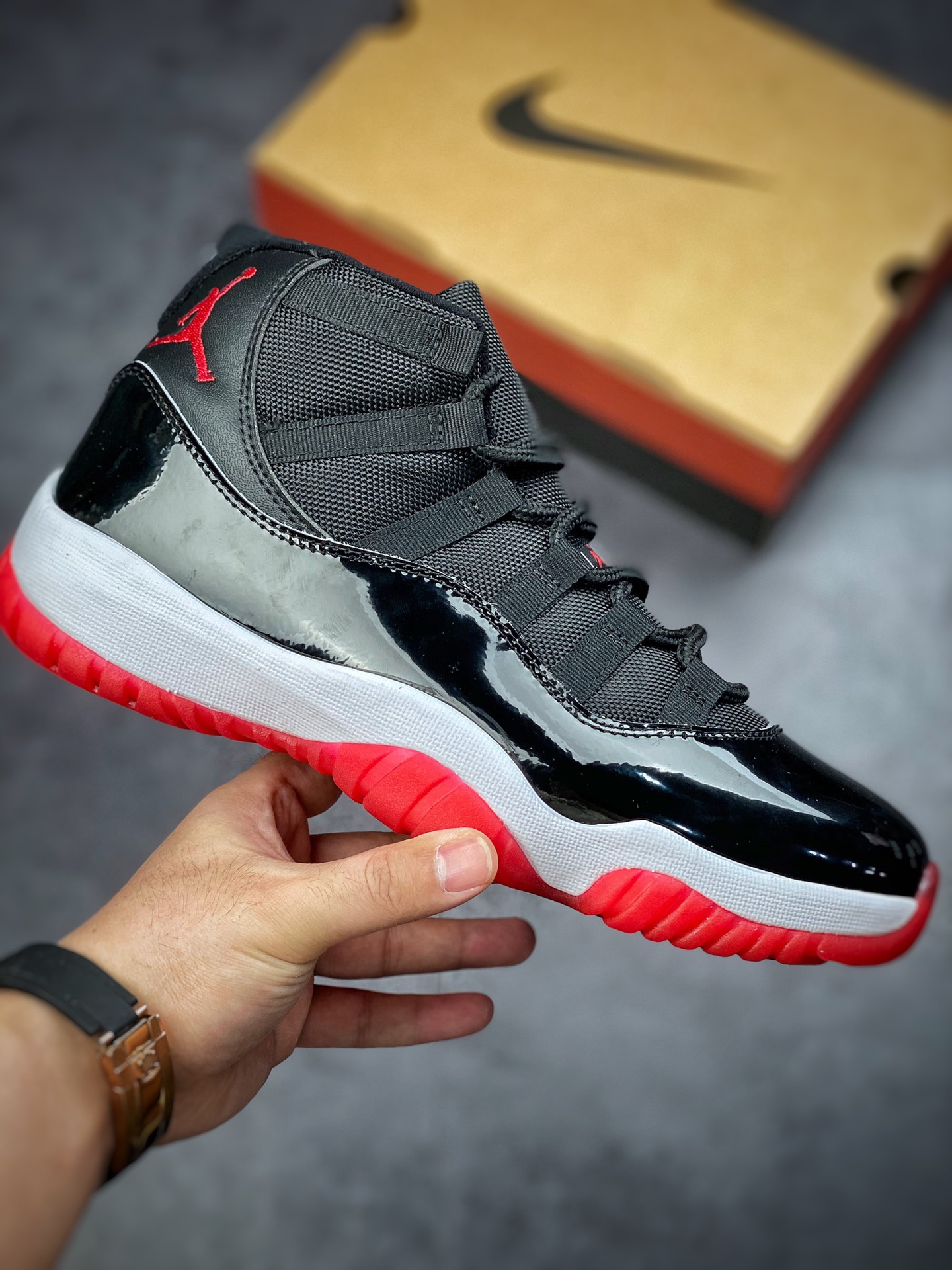 300 Air Jordan 11 Retro 高帮 黑红378037-061