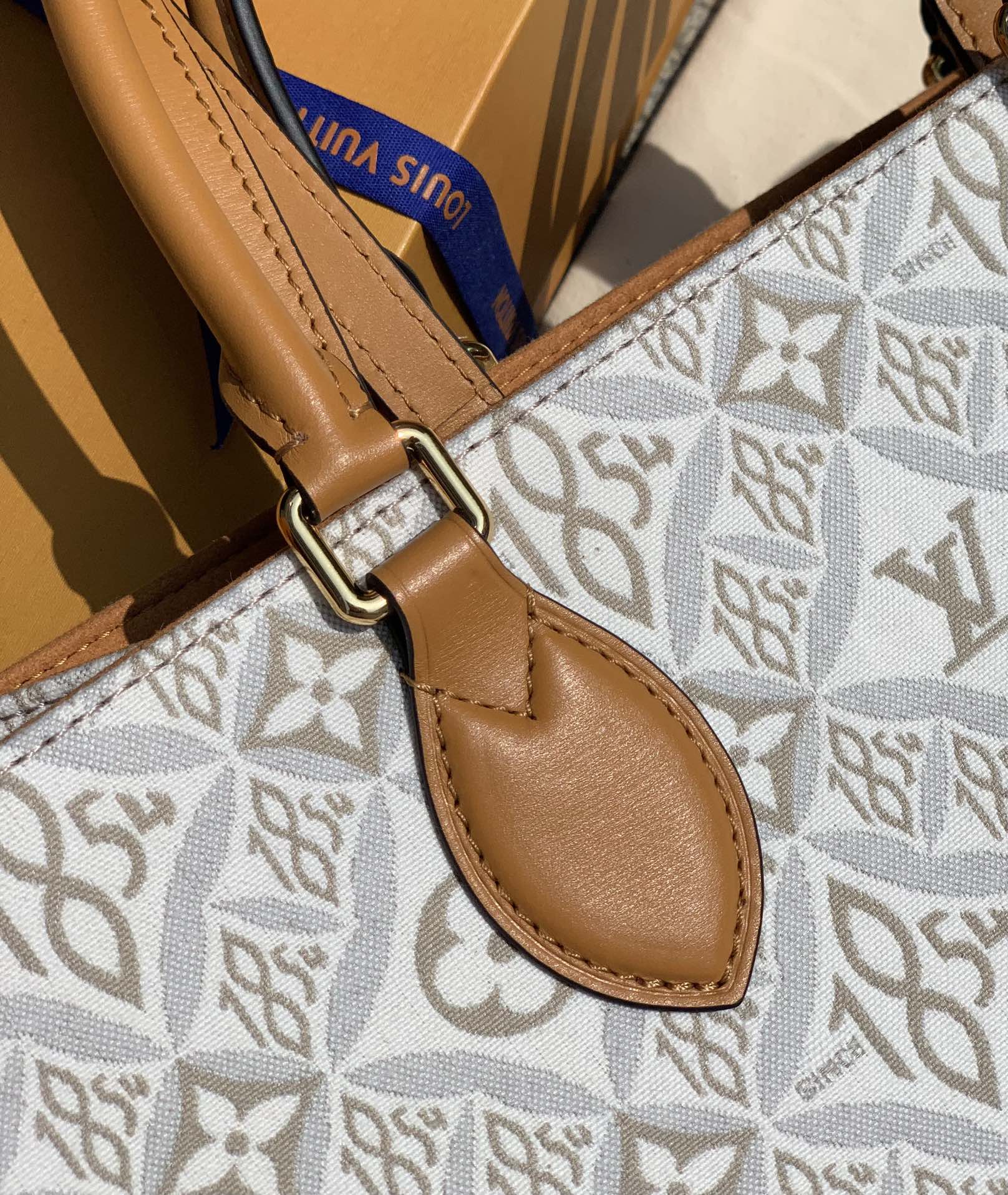 非市场普通货 进口皮料半钢五金 m59614尺寸35 x 27 x 14CM百分百纯正私渠，和专柜无差别