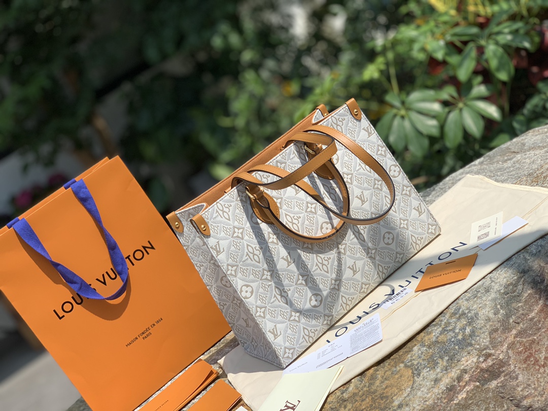 非市场普通货 进口皮料半钢五金 m59614尺寸35 x 27 x 14CM百分百纯正私渠，和专柜无差别