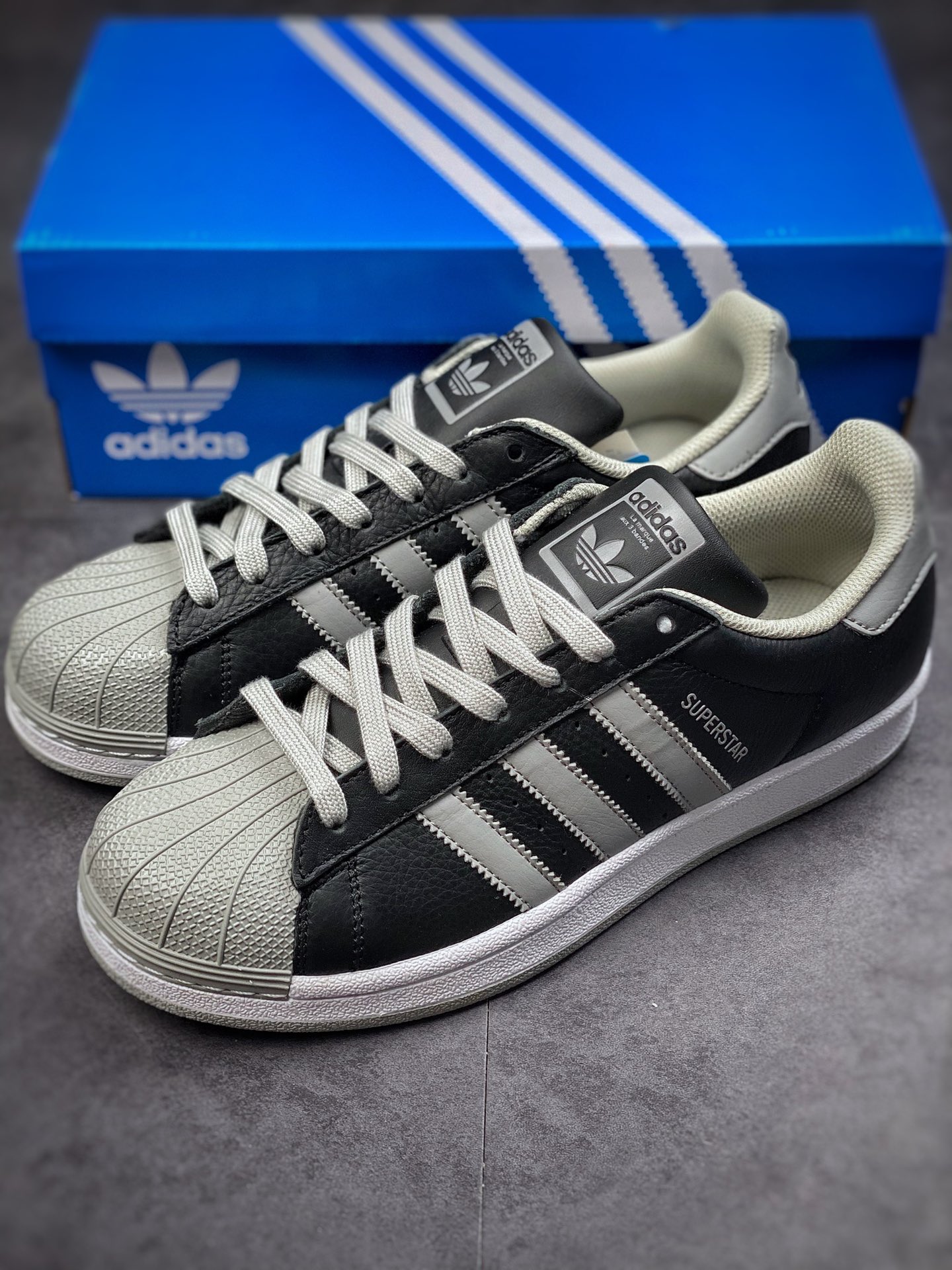 200 Adidas Originals Superstar 经典贝壳头休闲板鞋影子灰 EG4962