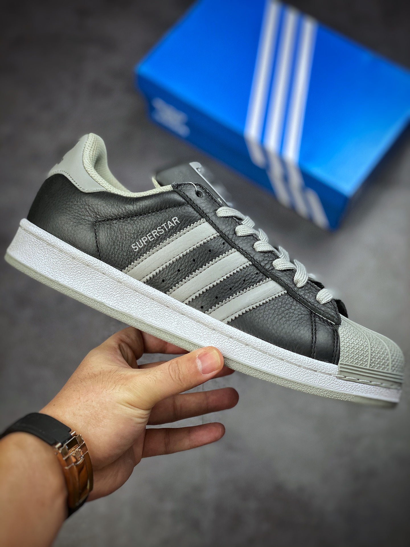 200 Adidas Originals Superstar 经典贝壳头休闲板鞋影子灰 EG4962