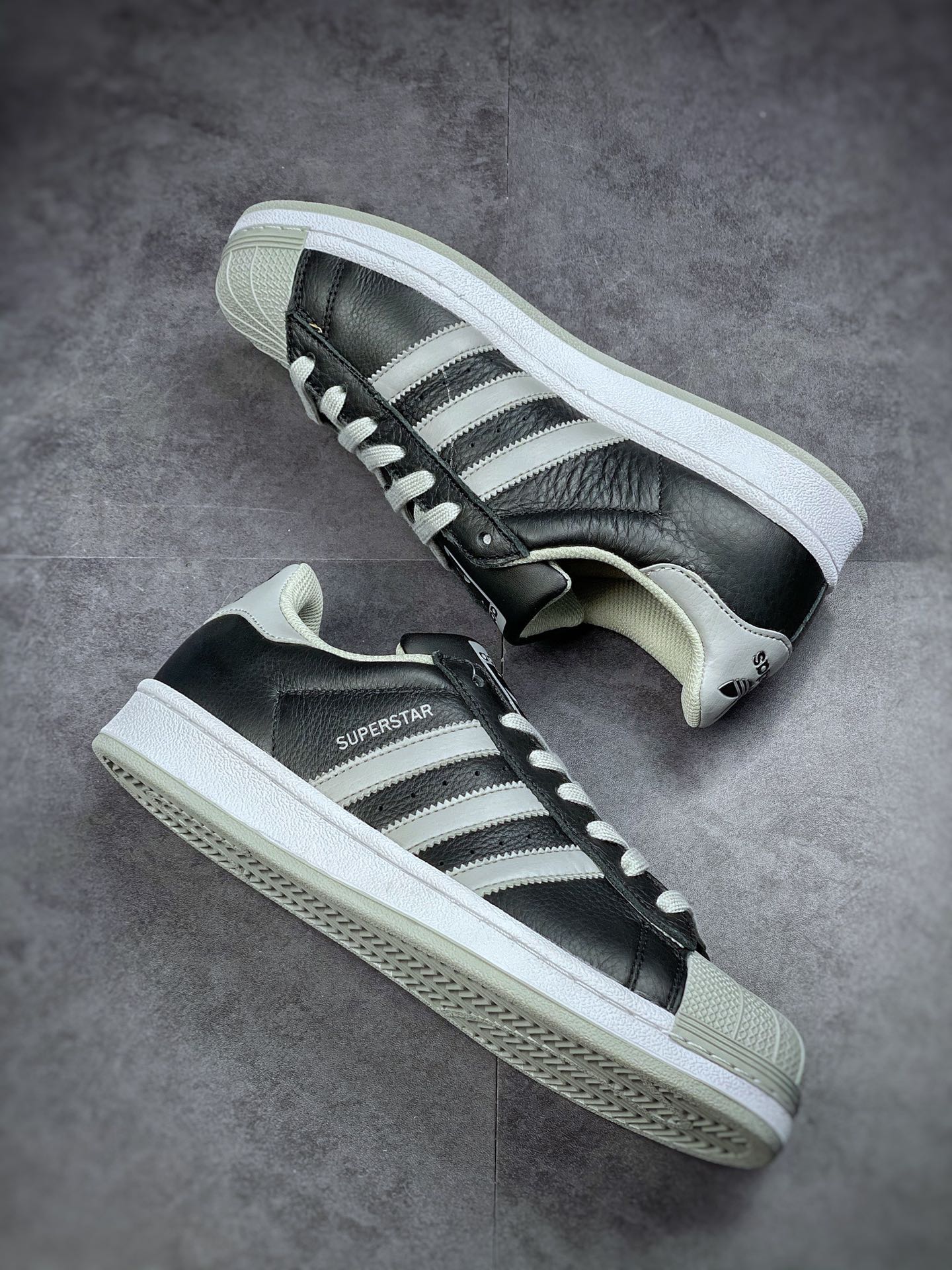 200 Adidas Originals Superstar 经典贝壳头休闲板鞋影子灰 EG4962