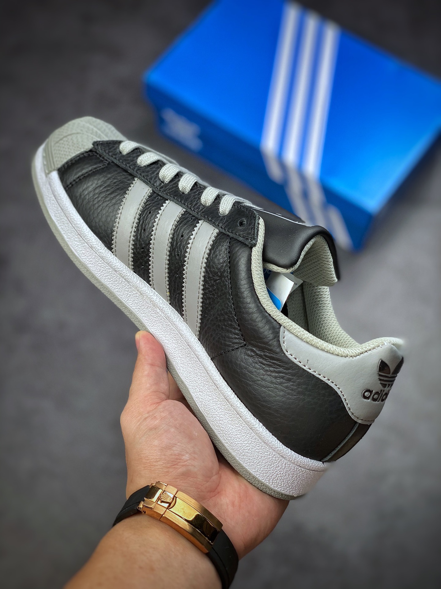 200 Adidas Originals Superstar 经典贝壳头休闲板鞋影子灰 EG4962