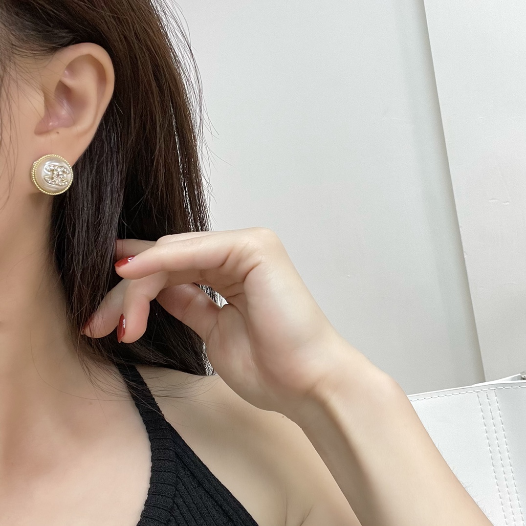 新款☑️CHANEL香奈儿双c圆形耳钉耳环