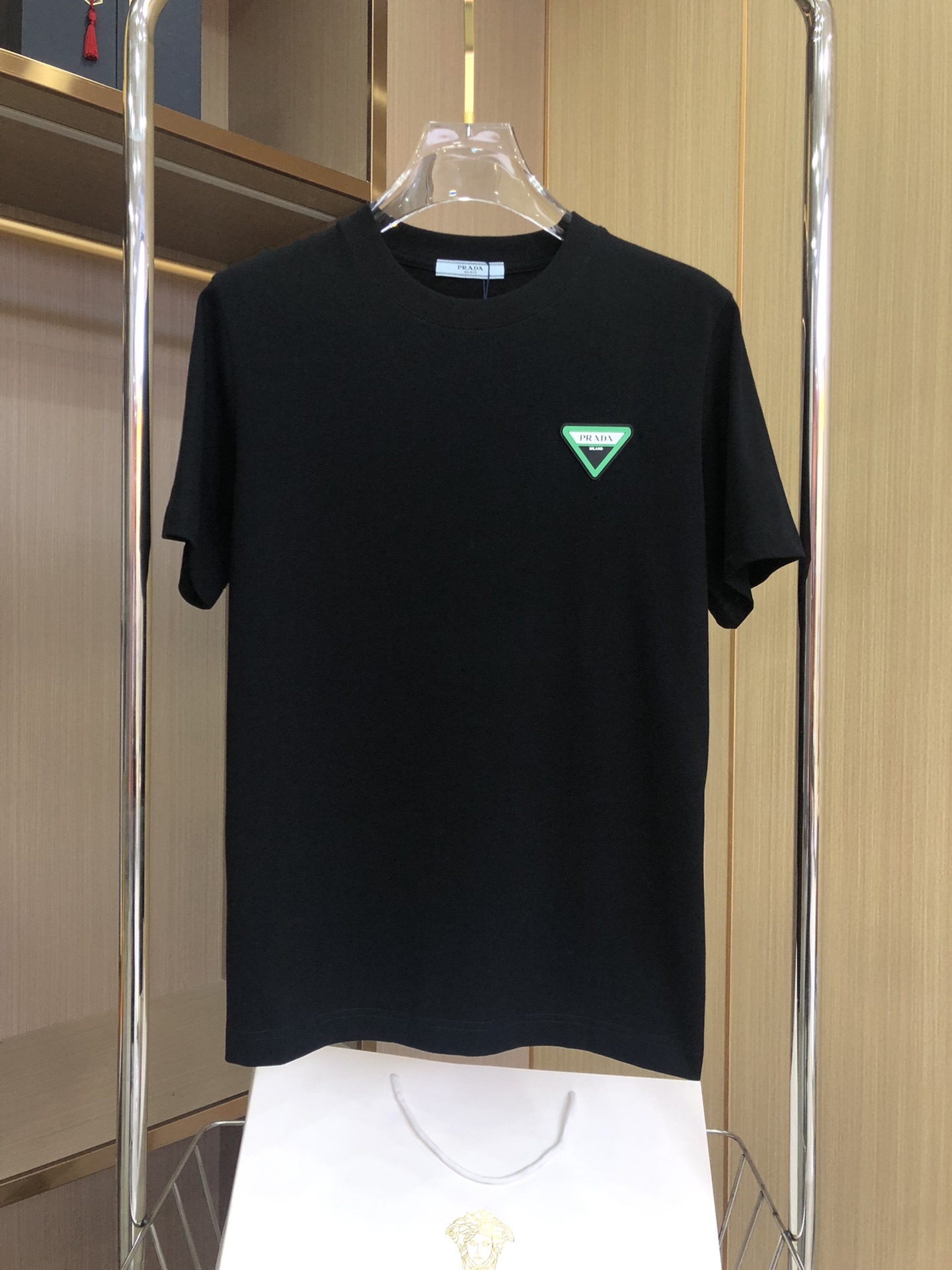普拉达春夏全新韩潮袭卷,时尚必备的精品短T.2022春夏🆕直喷印花廓形短袖T恤