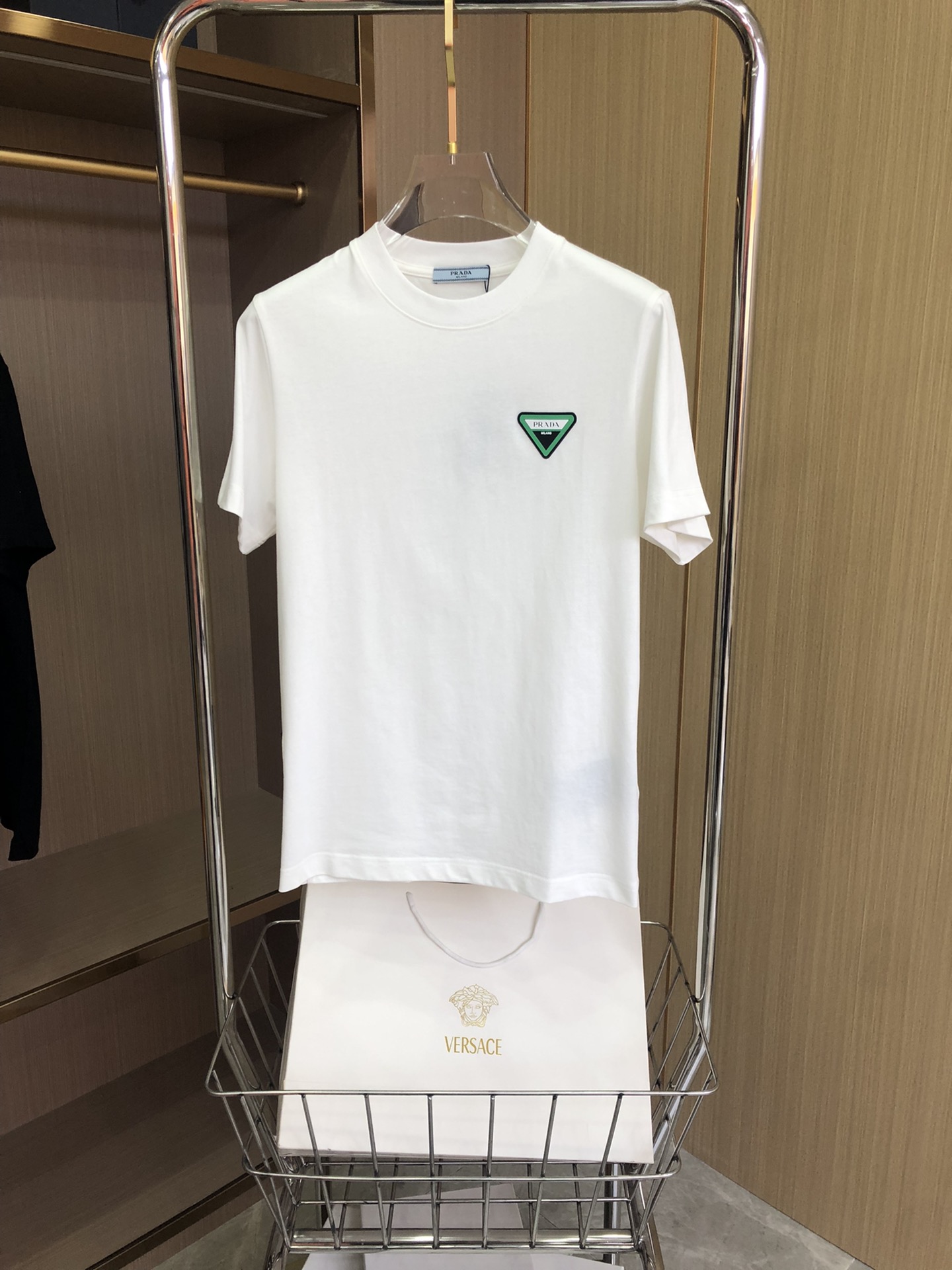 普拉达春夏全新韩潮袭卷,时尚必备的精品短T.2022春夏🆕直喷印花廓形短袖T恤