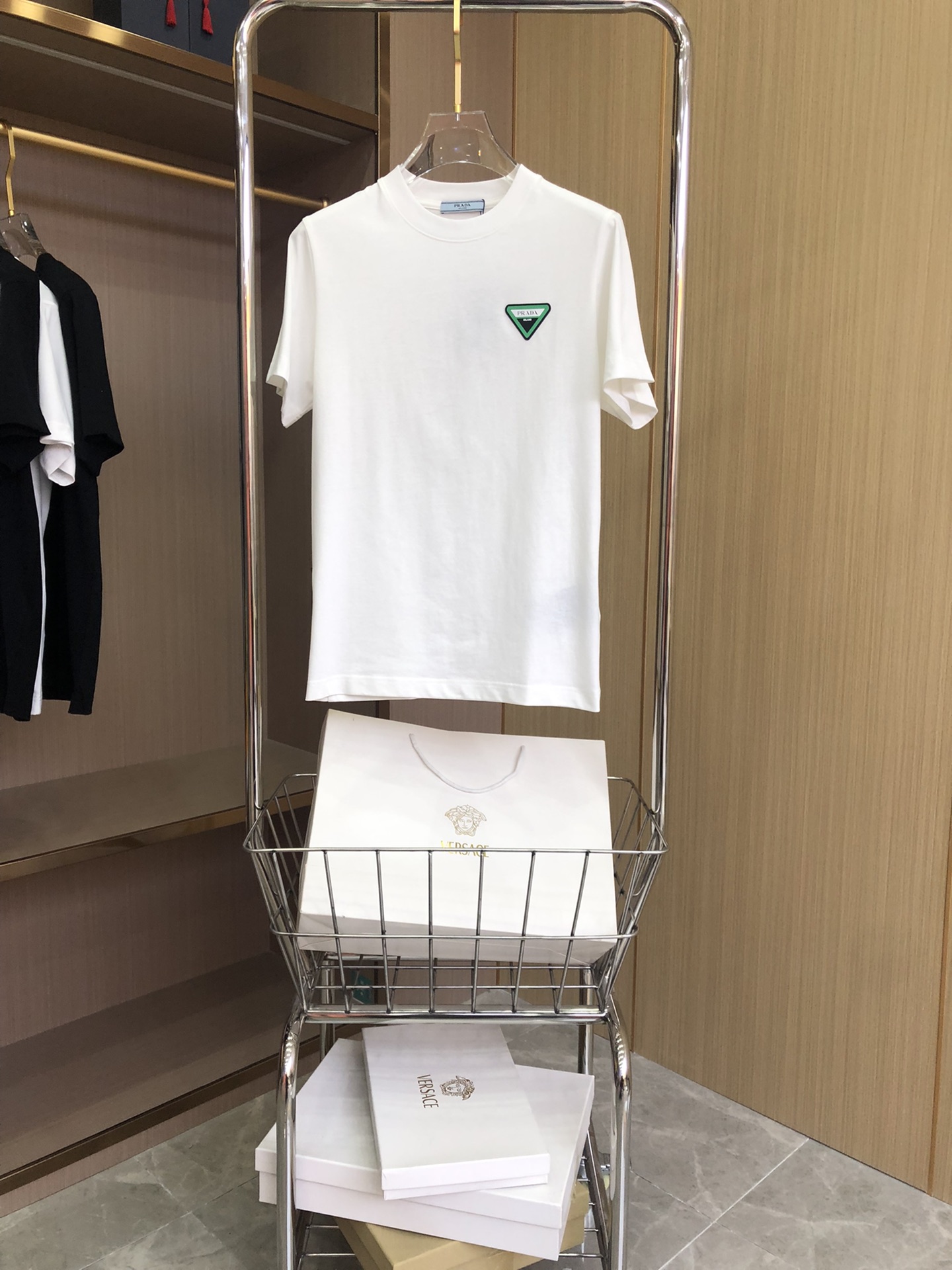 普拉达春夏全新韩潮袭卷,时尚必备的精品短T.2022春夏🆕直喷印花廓形短袖T恤