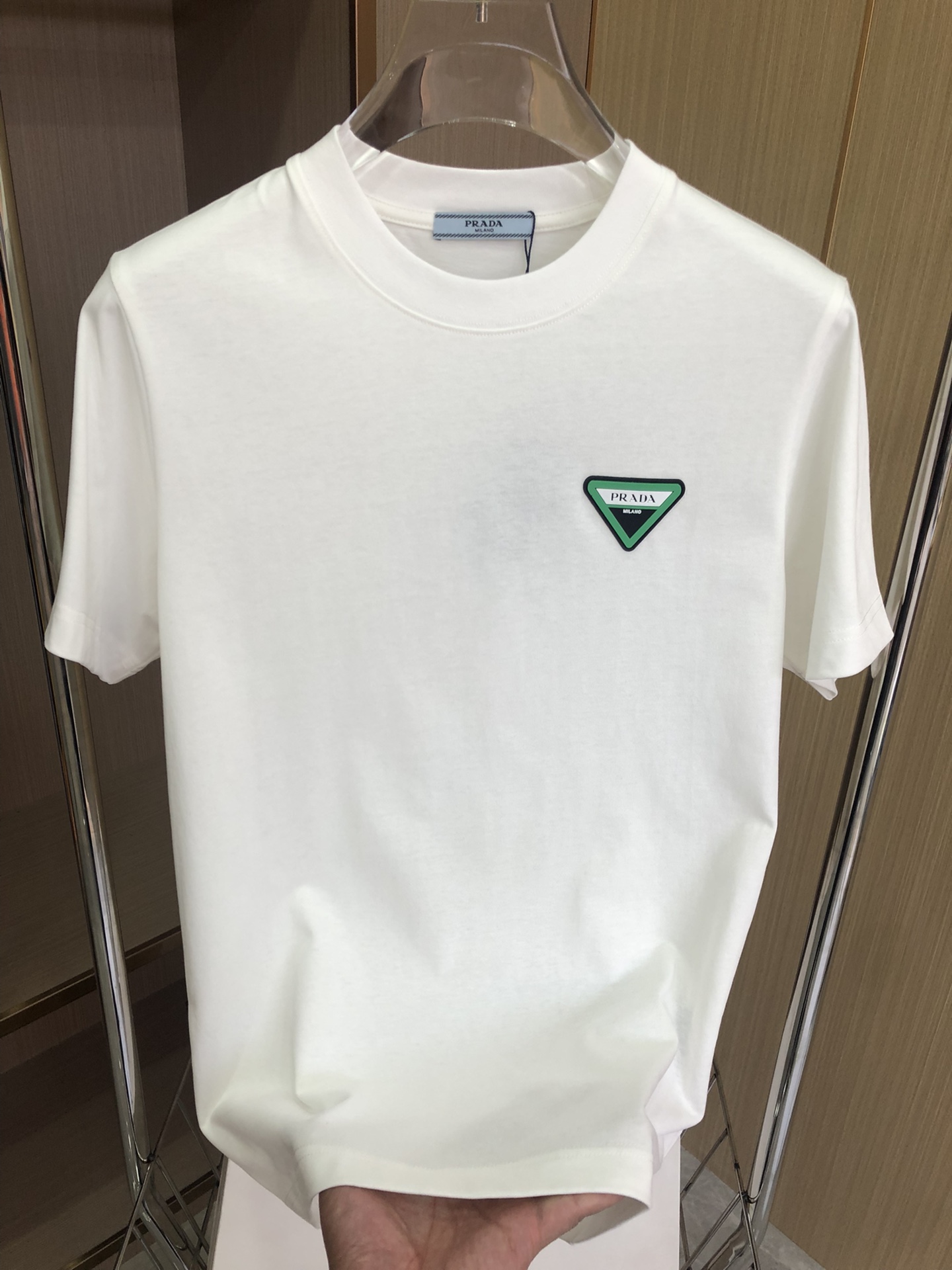 普拉达春夏全新韩潮袭卷,时尚必备的精品短T.2022春夏🆕直喷印花廓形短袖T恤