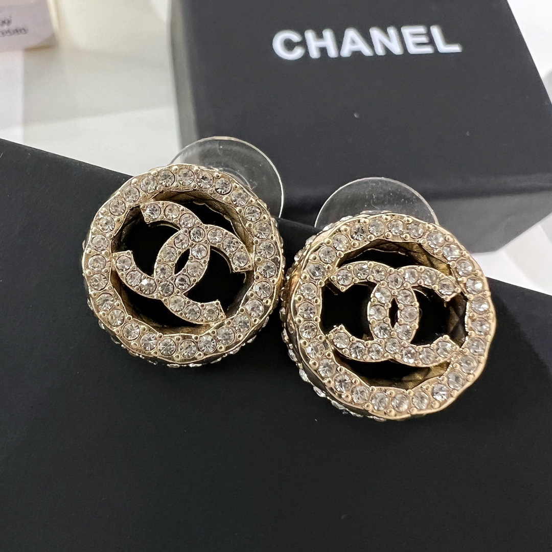 新款☑️CHANEL香奈儿双c圆形满钻耳钉耳环