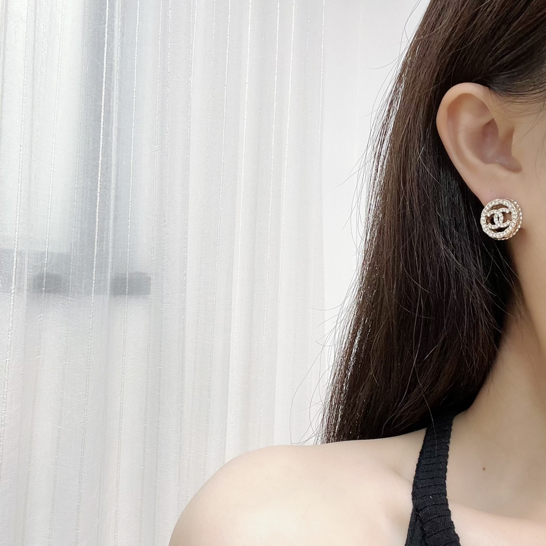 新款☑️CHANEL香奈儿双c圆形满钻耳钉耳环