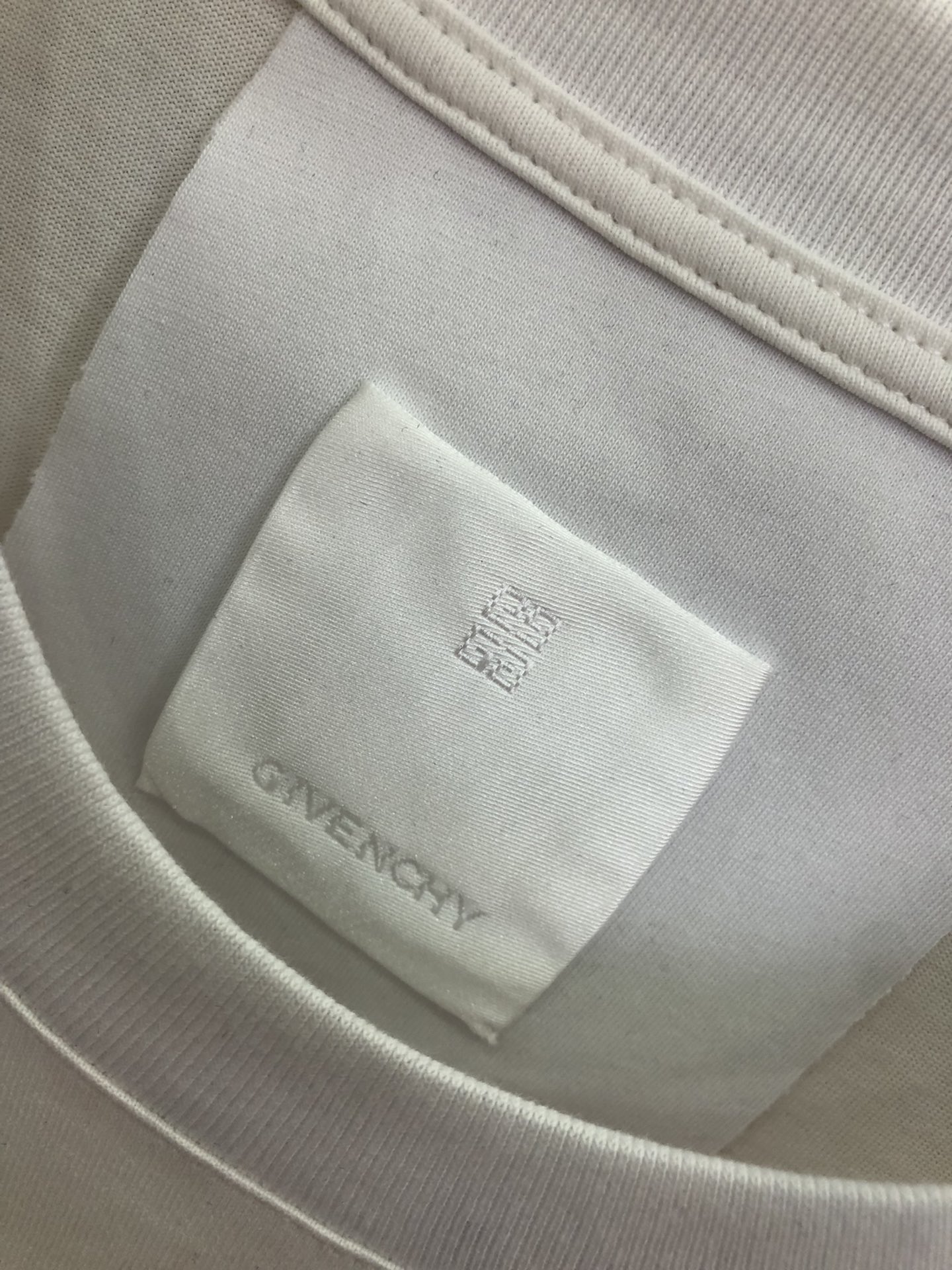 纪梵希 Givenchy GVC22SS春夏新款胸前彩色印花图案微标刺绣棉质圆领短Tee